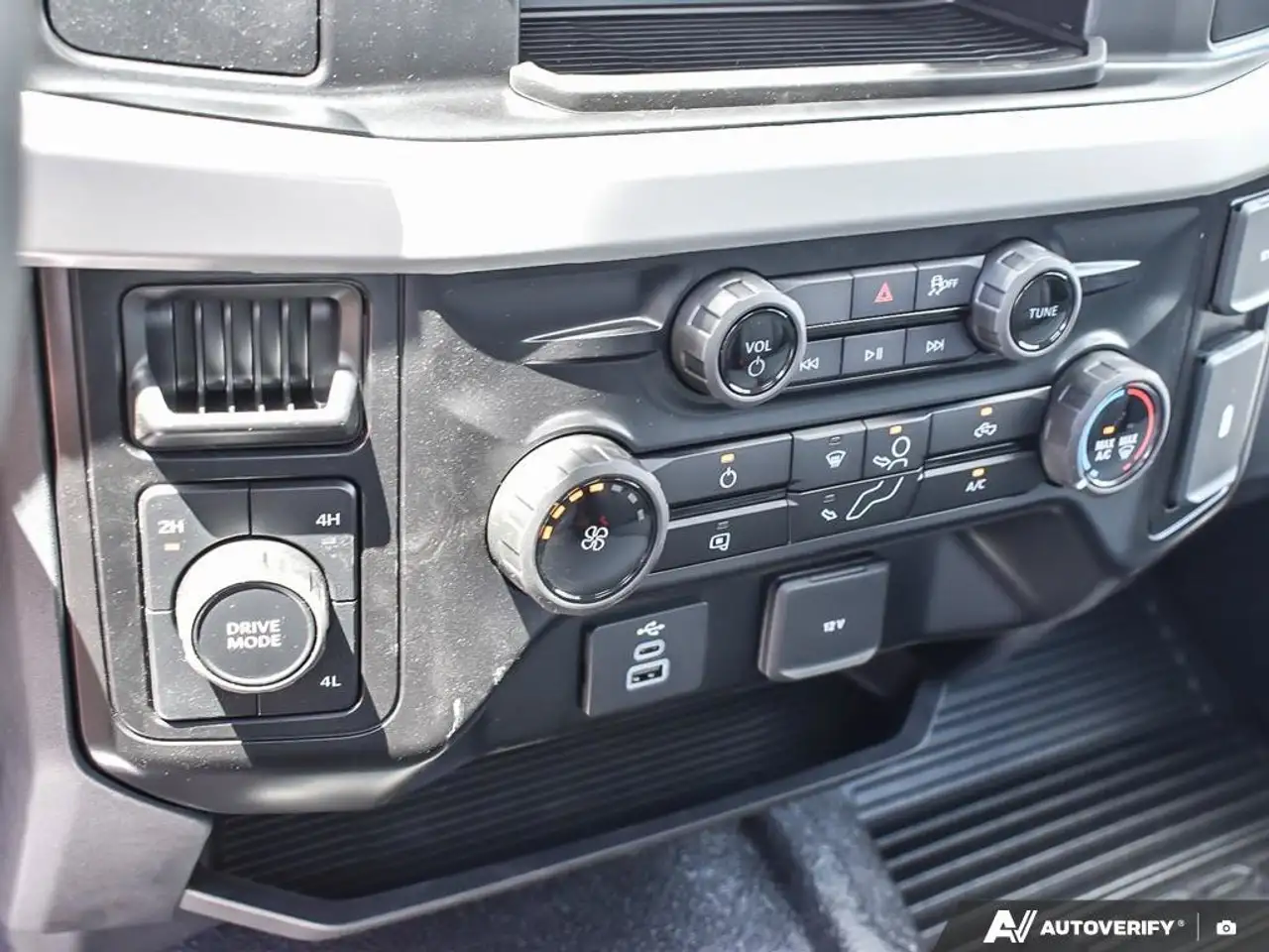 Ford F-550 Super Duty снимка Ford F-550 Super Duty