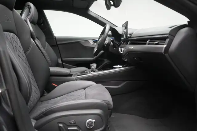 Audi RS5 view 7