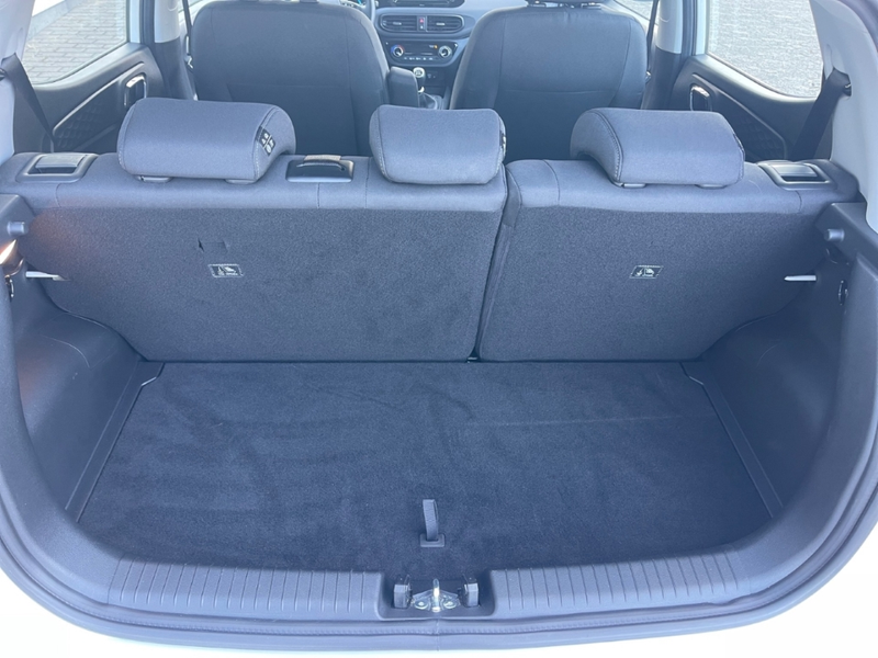 Hyundai i10 1.0 Benzin 63PS Schalter Trend, Komfortpaket — photo 12