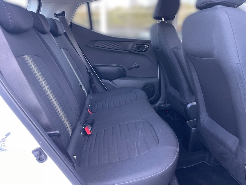 Hyundai i10 1.0 Benzin 63PS Schalter Trend, Komfortpaket — photo 13