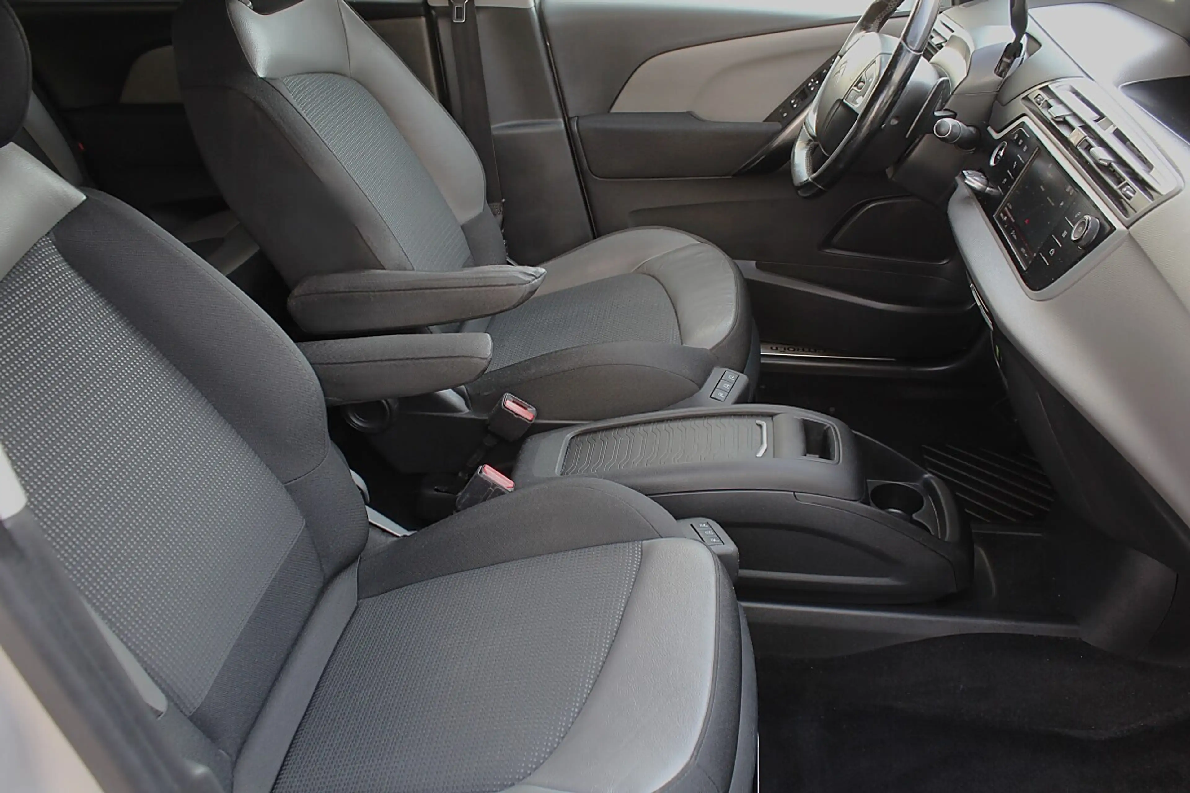 Citroen Grand C4 SpaceTourer Grand C4 Spacetourer BlueHDI 130 Aut. *7-SITZER* — photo 7