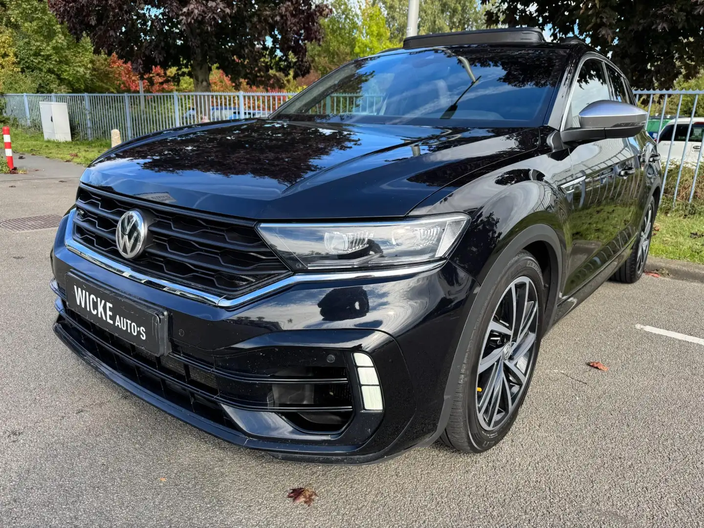 Volkswagen T-Roc 2.0 TSI 4Motion R 300 PK AKRAPOVIC Panorama Camera Zwart - 2