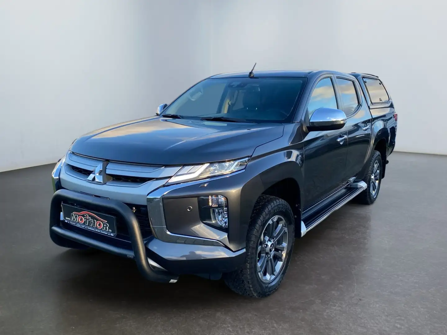 Mitsubishi L200 TOP 2,2 DI-D 4WD AT TEMP PDC SHZ KAM Gris - 2