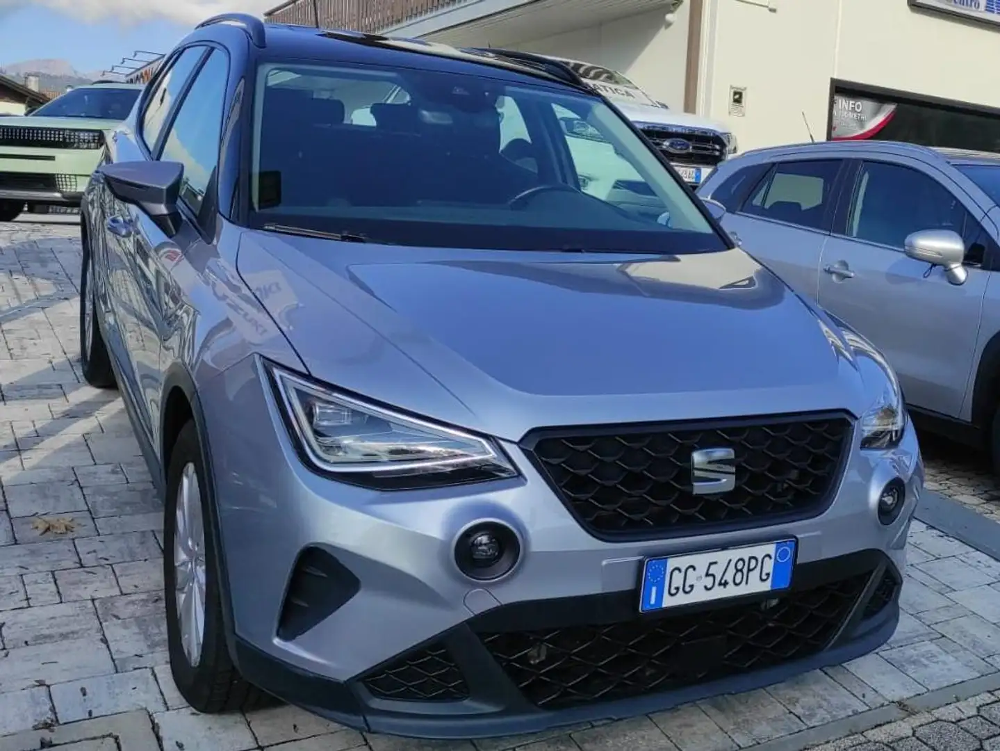 SEAT Arona 1.0 eco tsi Style 110cv AUTOMATICA DSG BICOLOR Plateado - 2