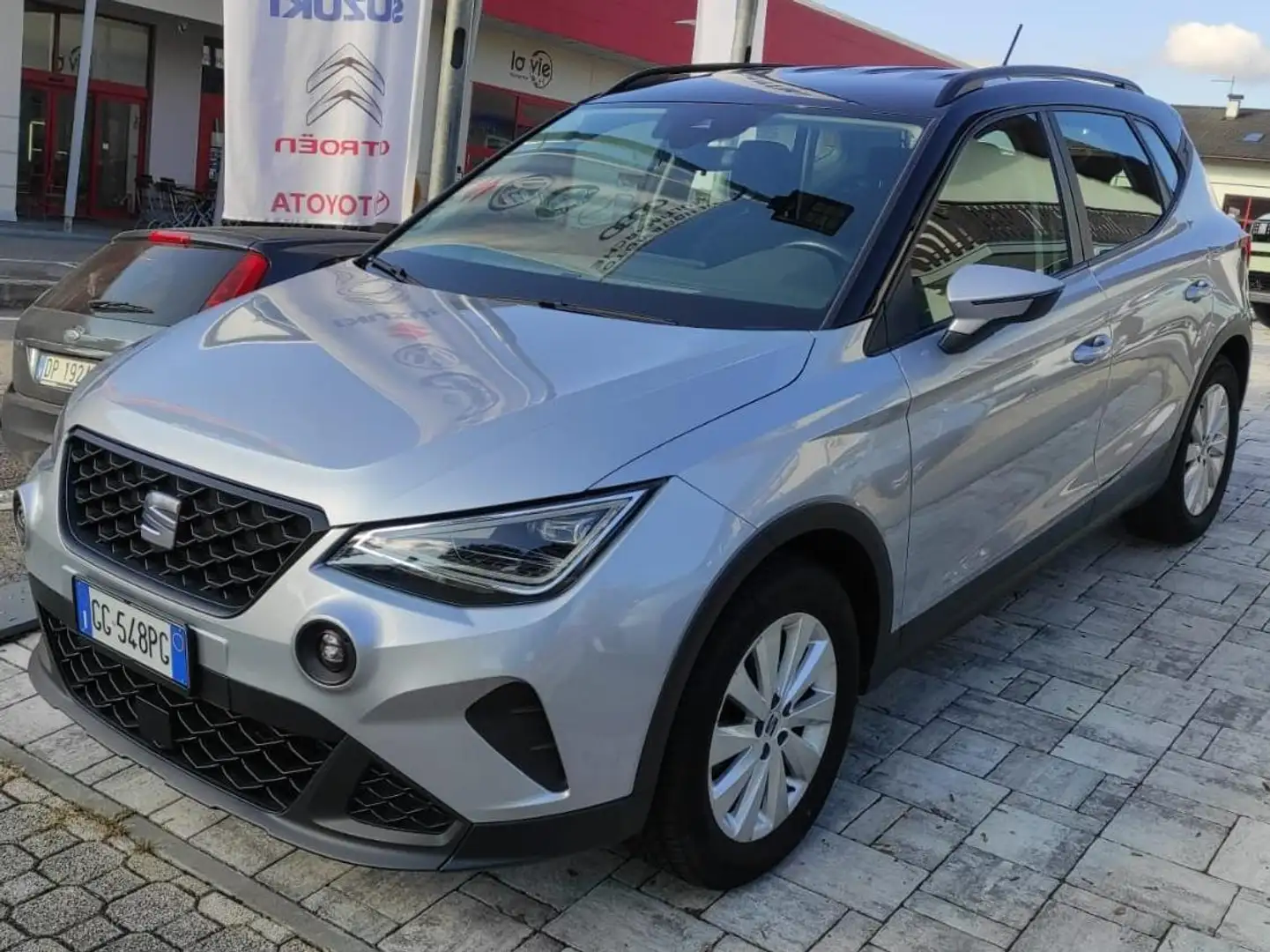 SEAT Arona 1.0 eco tsi Style 110cv AUTOMATICA DSG BICOLOR Plateado - 1