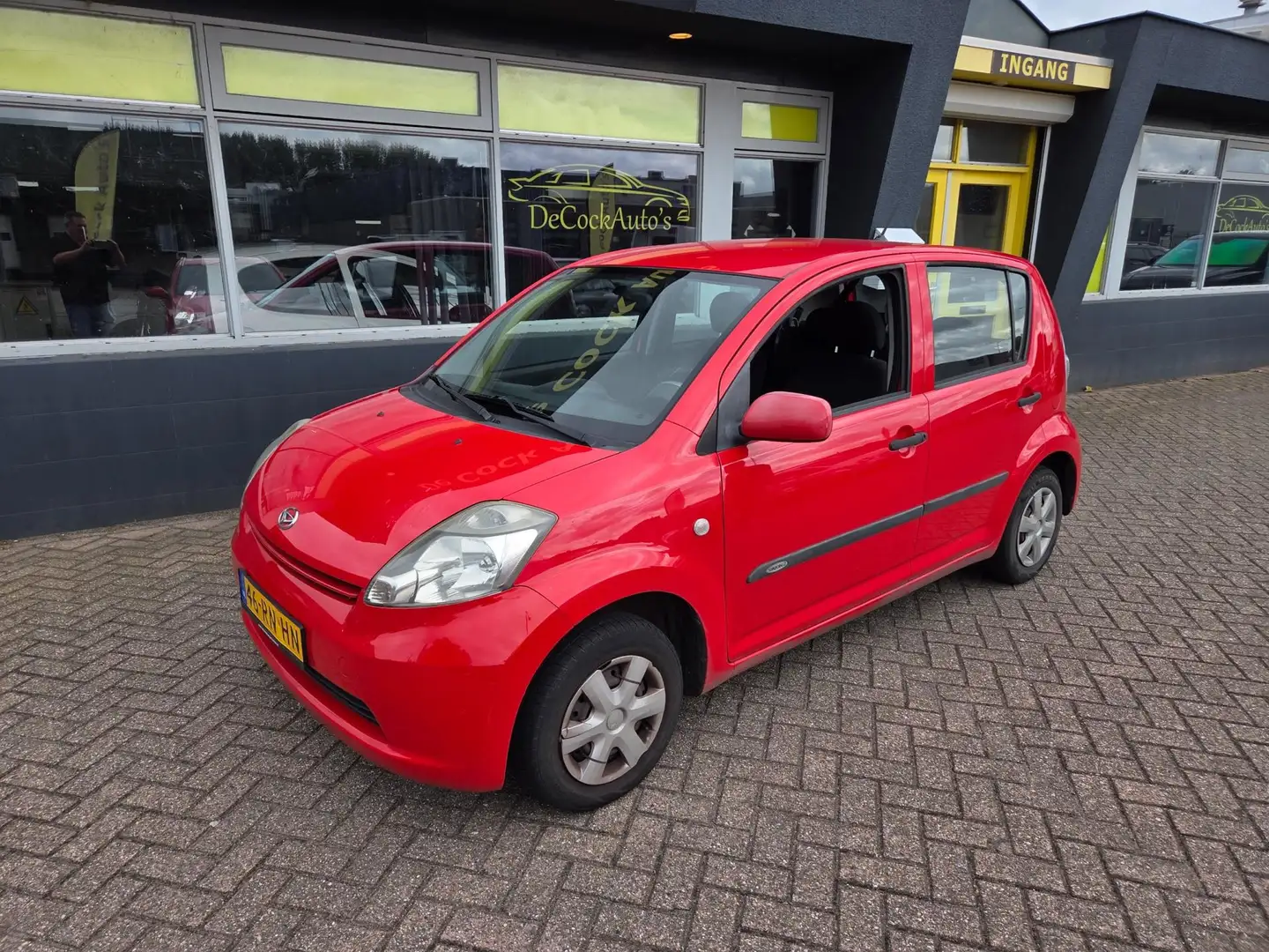 Daihatsu Sirion 2 1.0-12V Trend/TREKHAAK Rojo - 2
