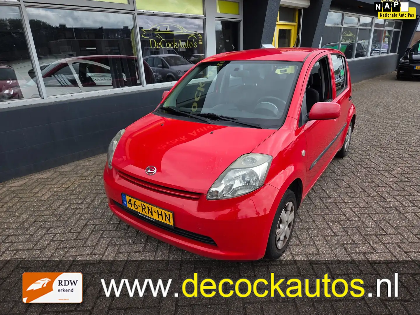 Daihatsu Sirion 2 1.0-12V Trend/TREKHAAK Rojo - 1