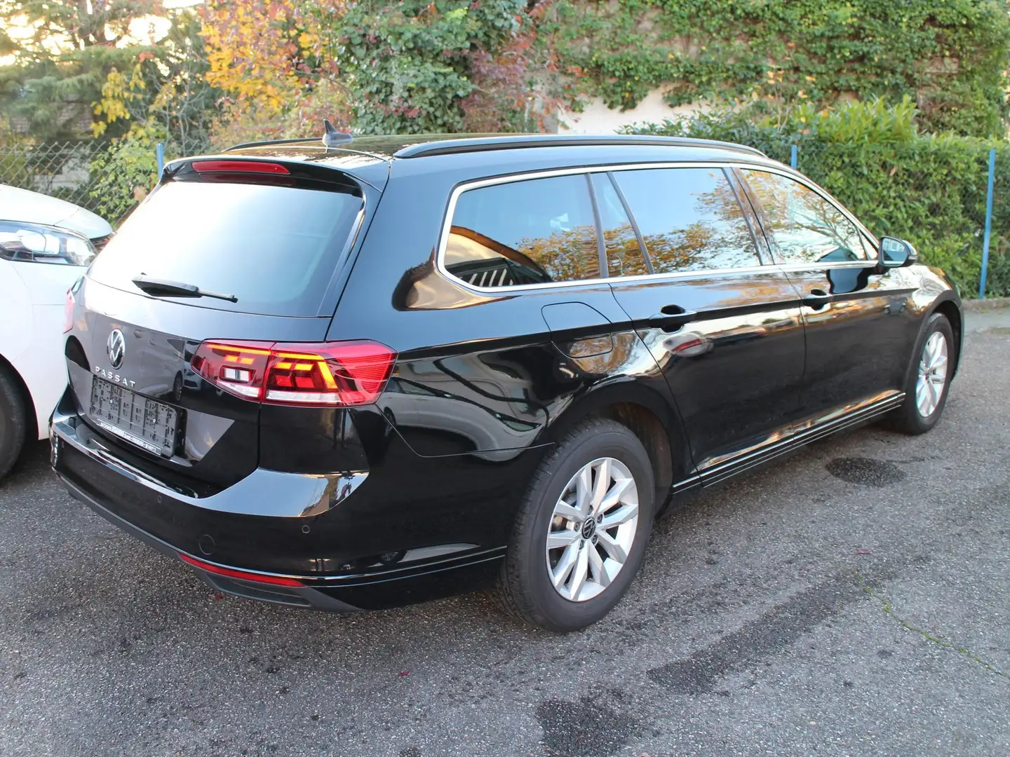 Volkswagen Passat Variant Passat Variant 2.0 TDI DSG Business/Navig/AHK/PDCC Schwarz - 2
