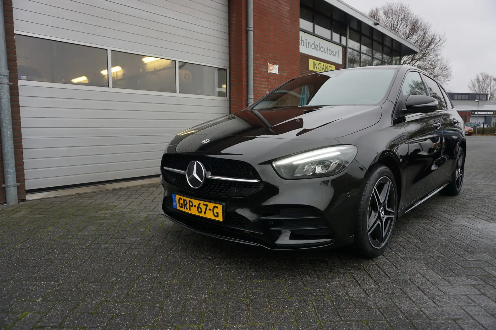 Mercedes-Benz B 250 250E PREMIUM PLUS AMG VOLLEDIG DEALER ONDERHOUDEN Zwart - 2