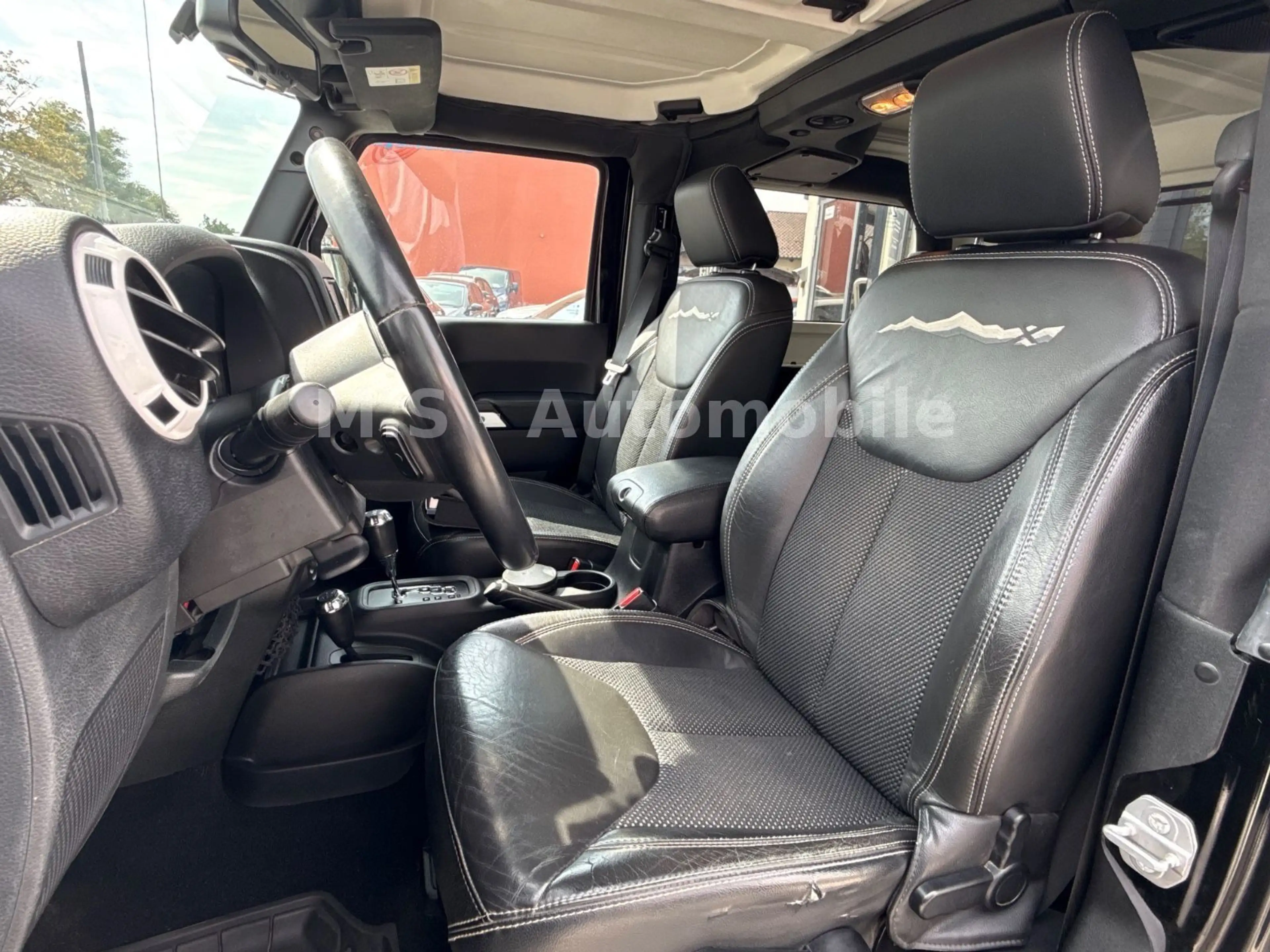 Jeep Wrangler Unlimited X 2.8CRD Automatik*AHK*SHZ — photo 11