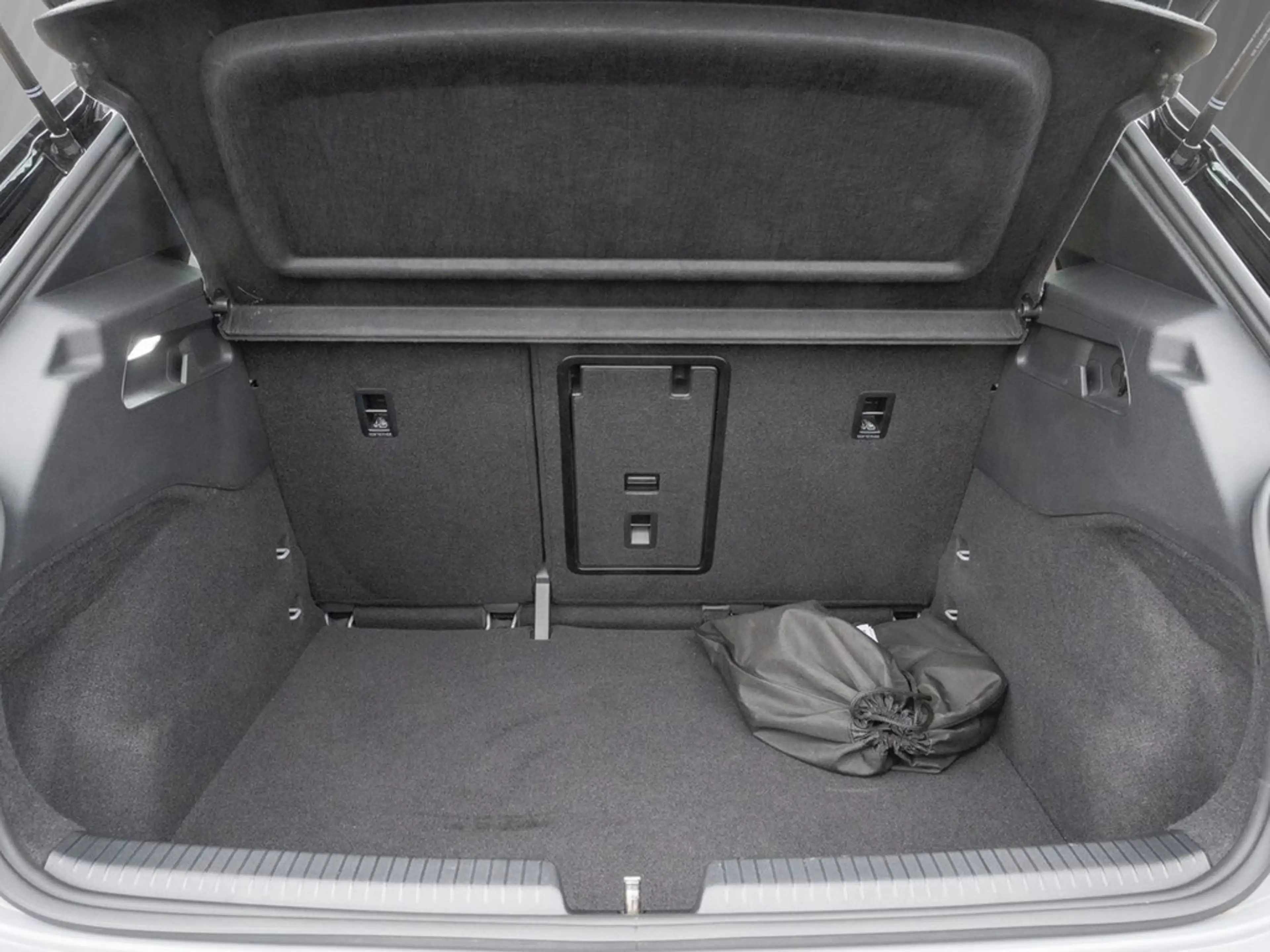 Volkswagen ID.3 Pro App Connect, Climatronic — photo 7