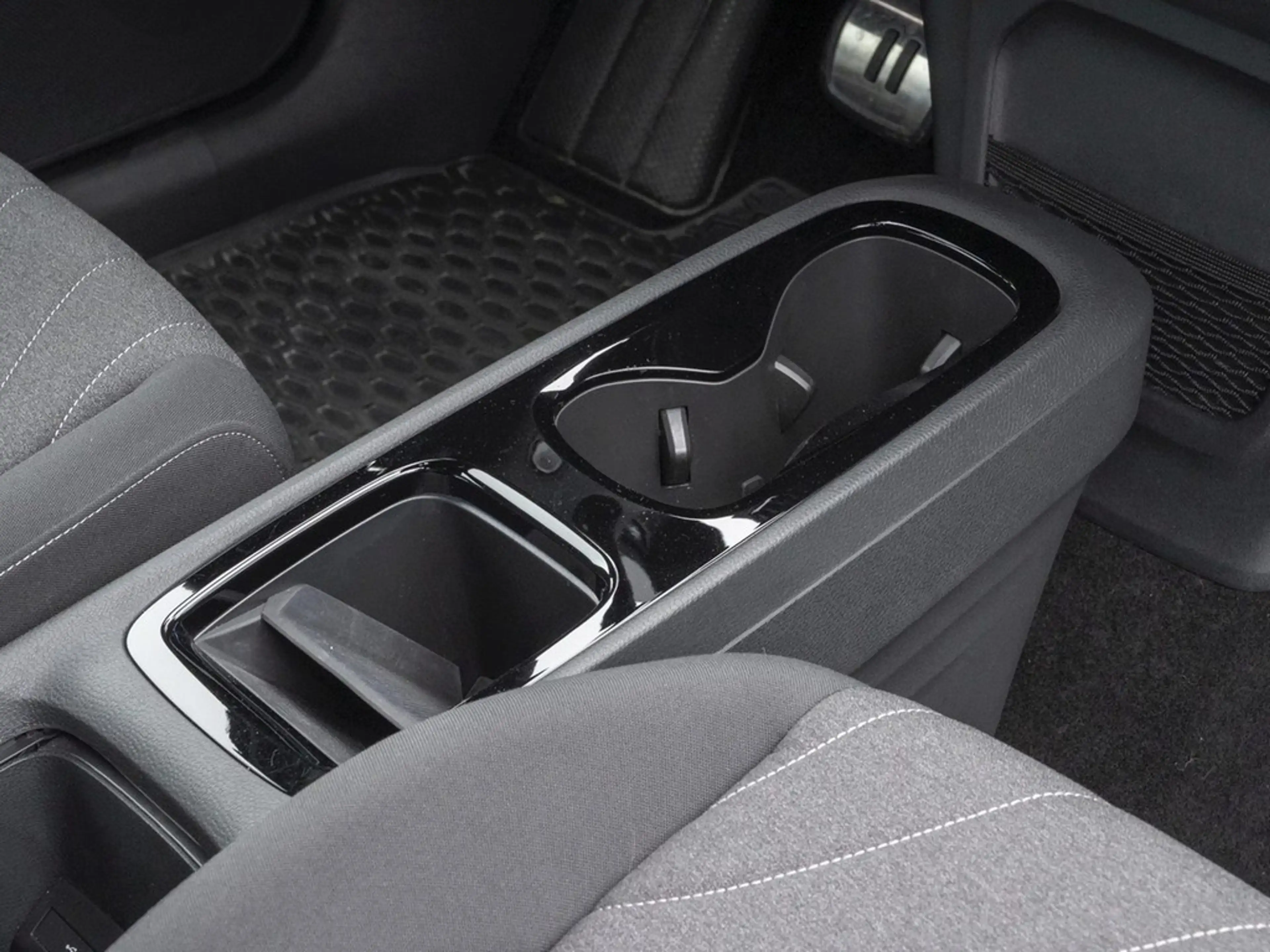 Volkswagen ID.3 Pro App Connect, Climatronic — photo 10