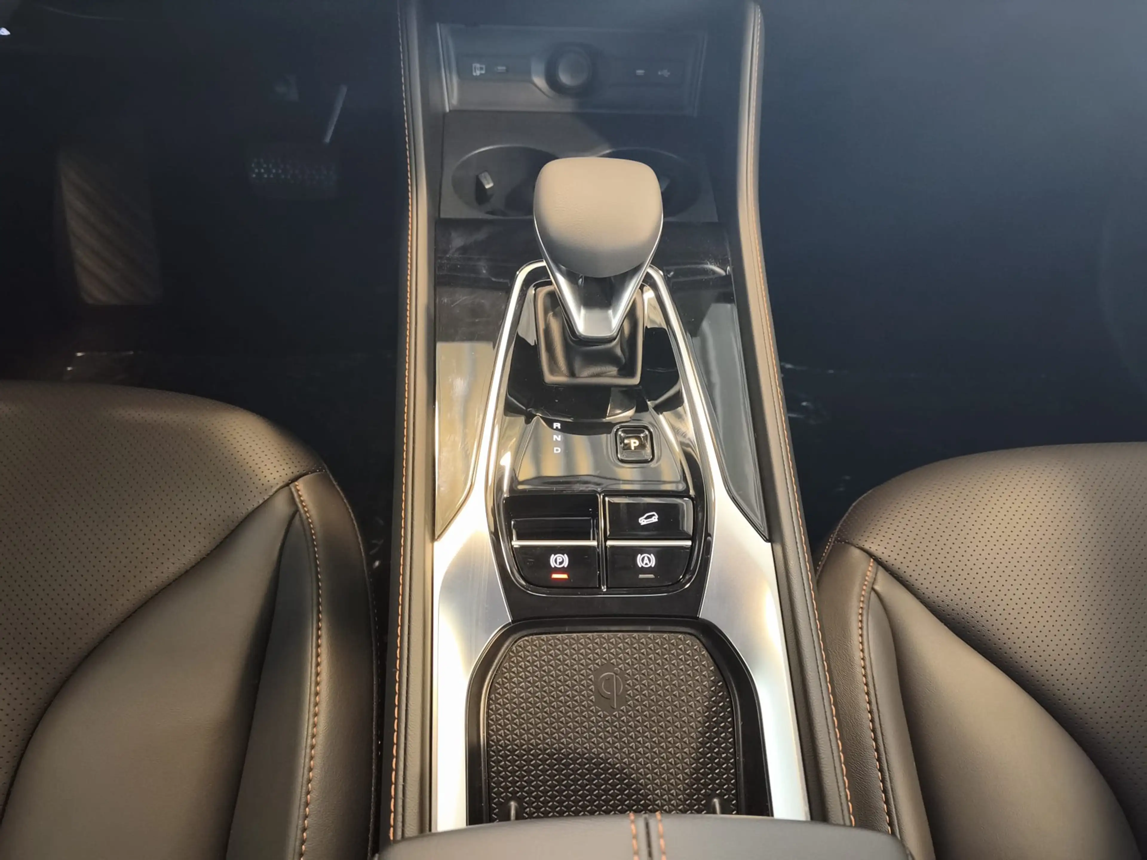 MG HS Hybrid+1.5 T GDI Luxury/LED/360° — photo 10