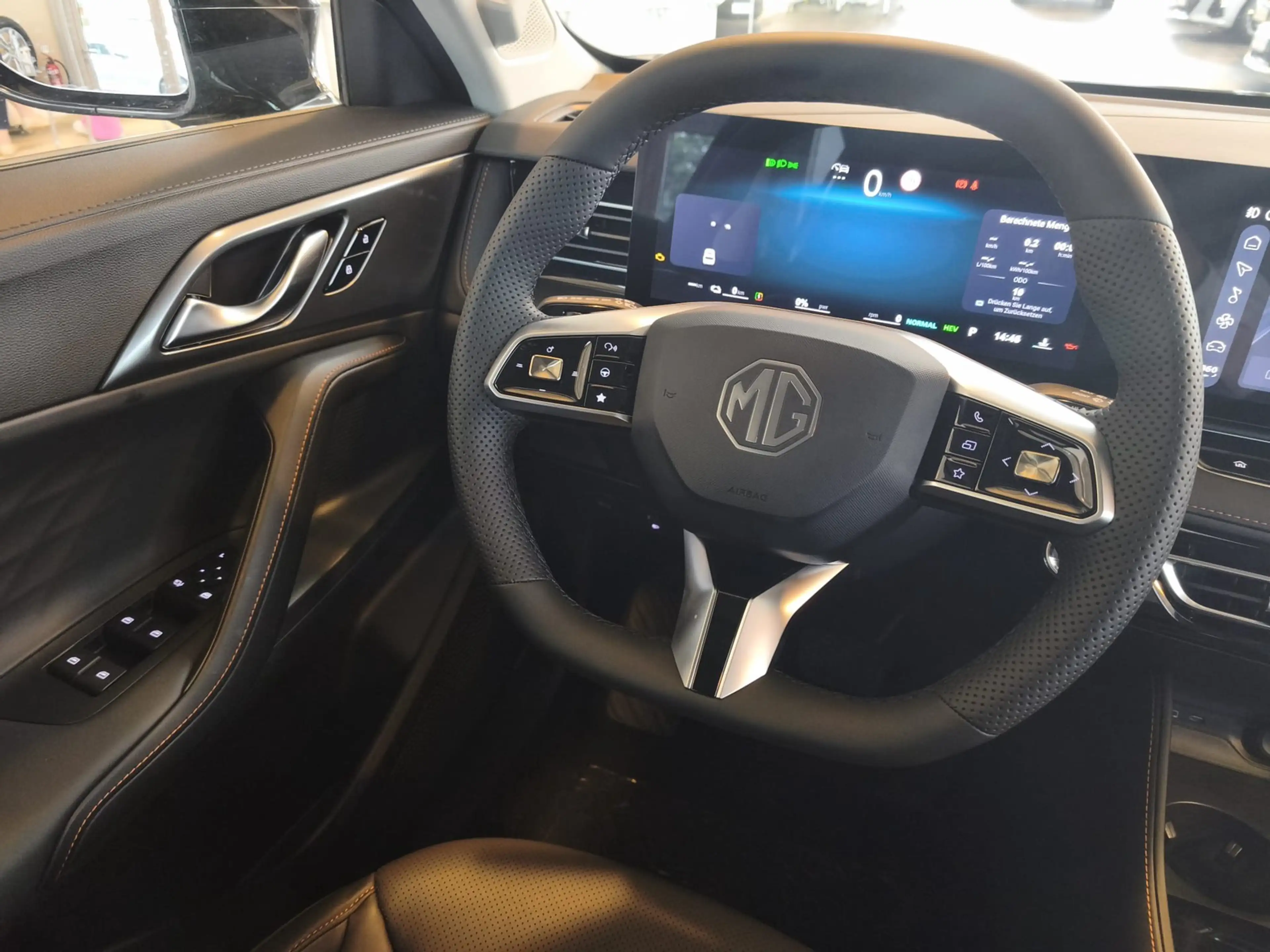 MG HS Hybrid+1.5 T GDI Luxury/LED/360° — photo 12