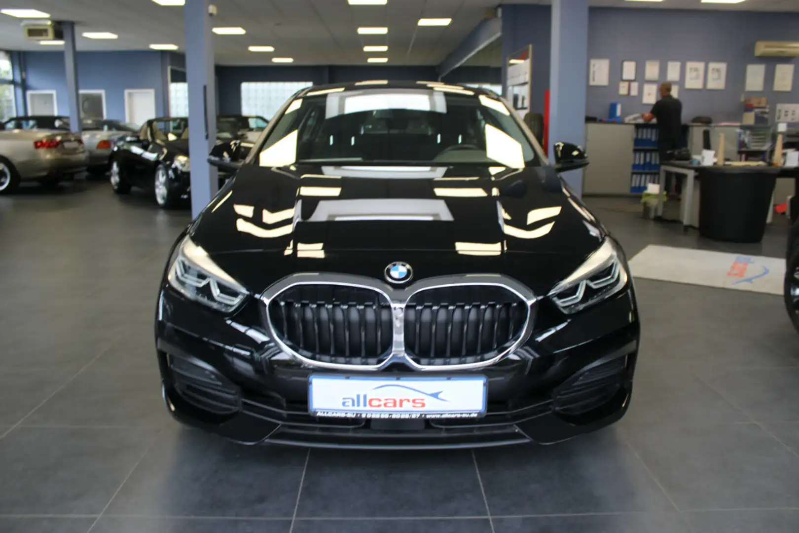 BMW 118 118d Aut. Advantage Schwarz - 2