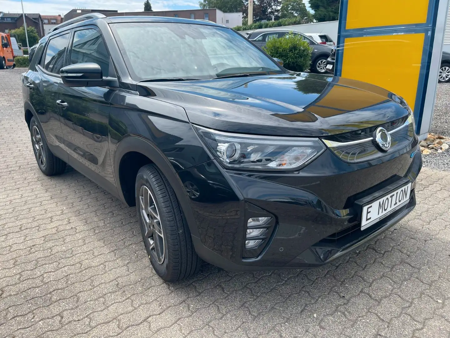 SsangYong Korando E Motion Platinum Schwarz - 1