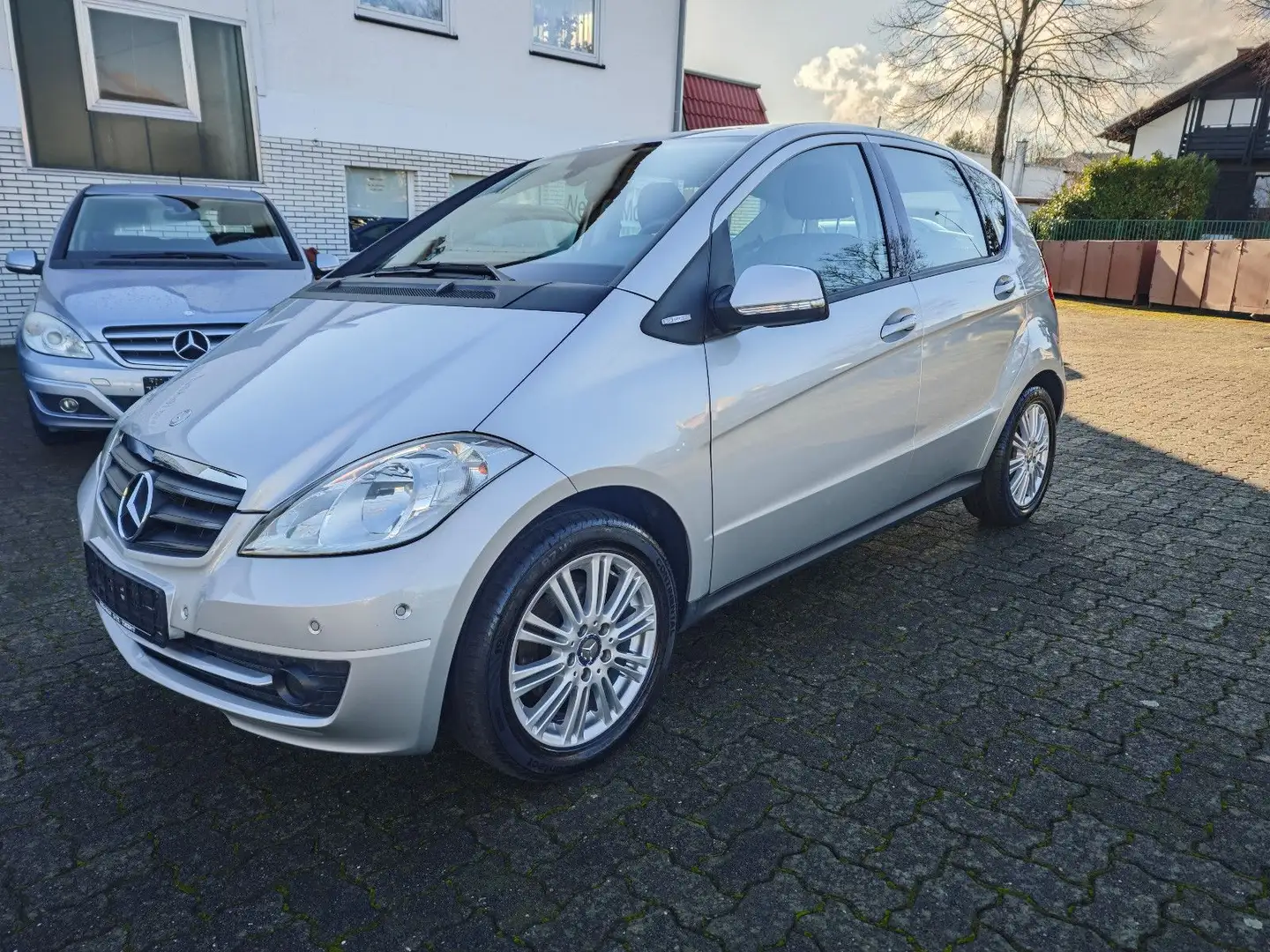 Mercedes-Benz A 160 BlueEFFICIENCY, Navi, Bluetooth, usw. Argent - 1