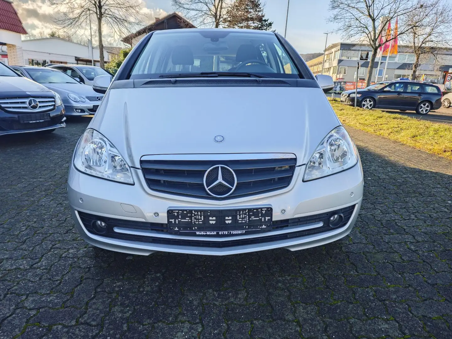 Mercedes-Benz A 160 BlueEFFICIENCY, Navi, Bluetooth, usw. Argent - 2
