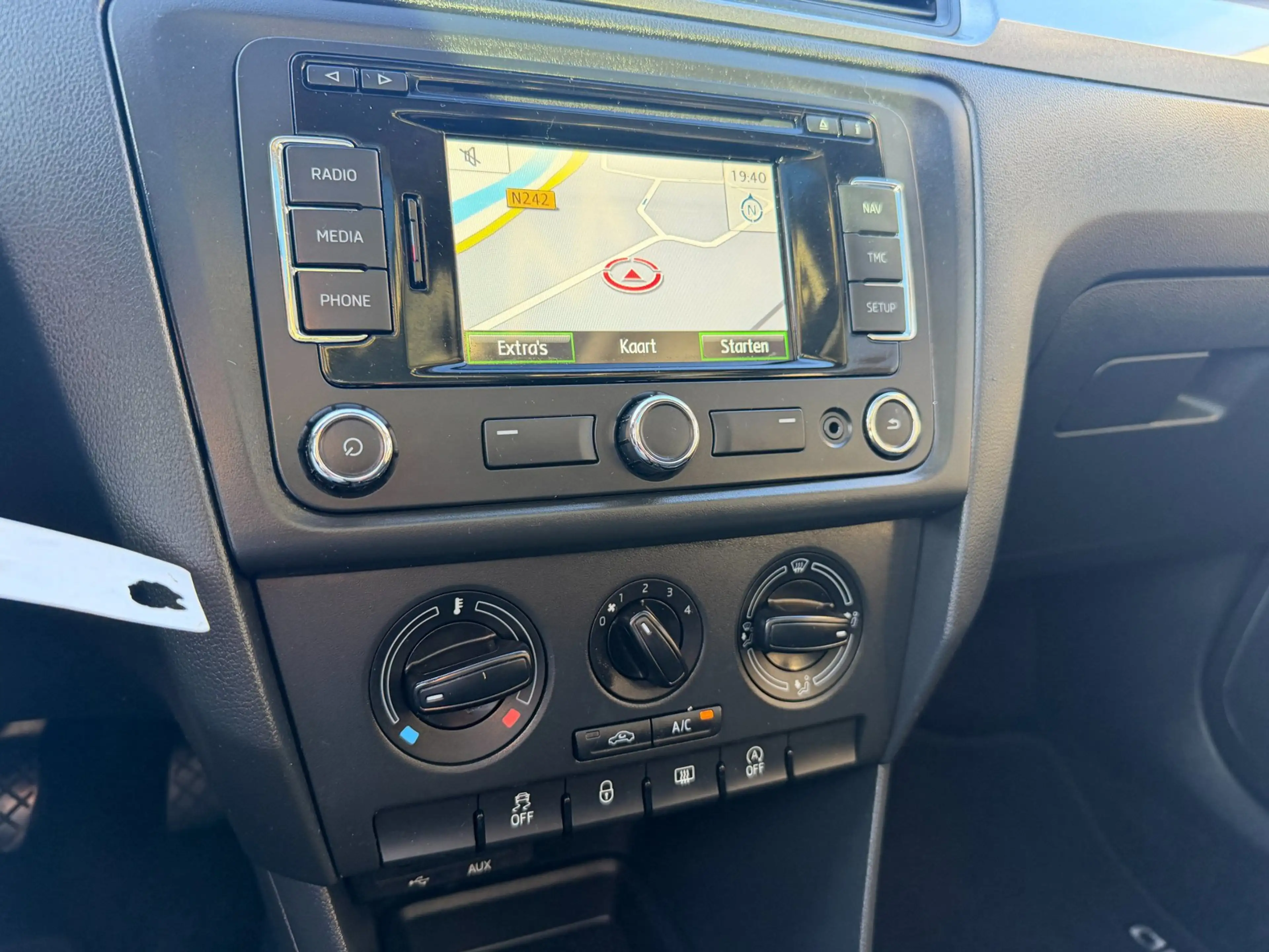 Skoda Rapid/Spaceback 1.2 TSI Greentech Style Edition PANO — photo 3