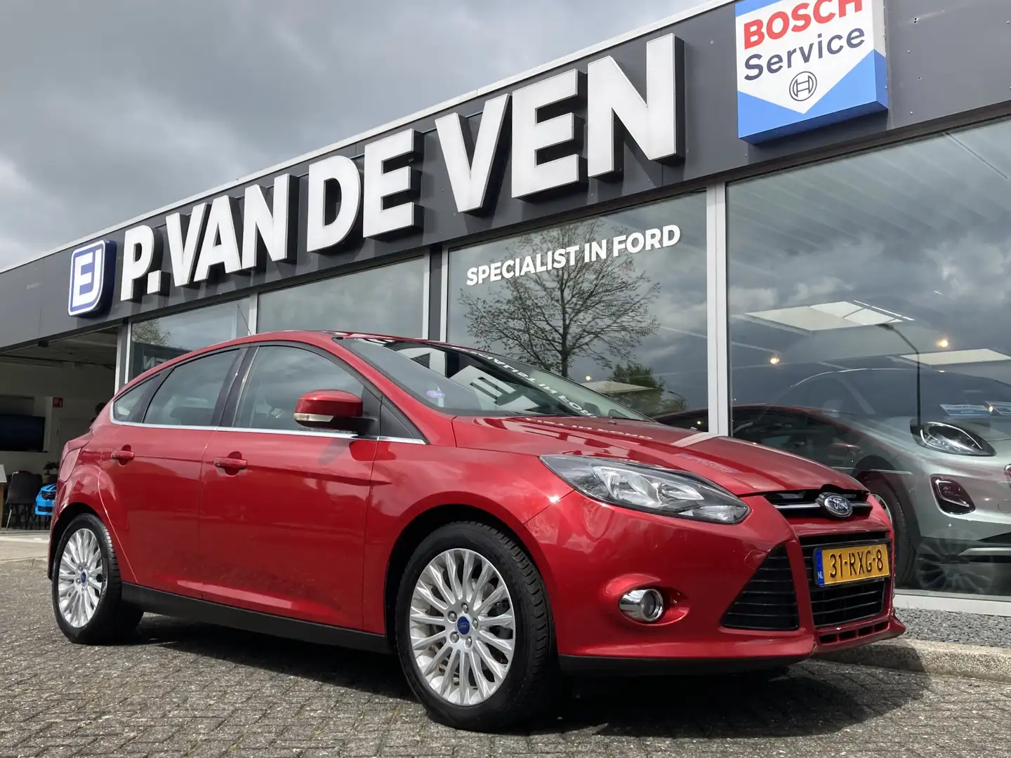 Ford Focus 1.6 TI-VCT First Edition 125pk/92kW | Half leder | Rood - 1