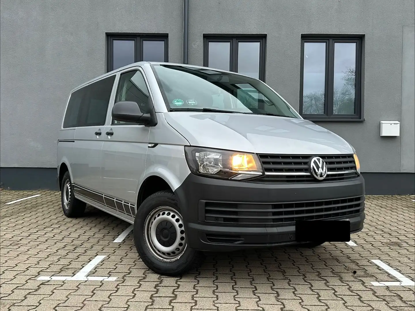 Volkswagen T6 Kombi 3-Sitzer*Laderaum*AHK*PDC*Navi*Shzg* Silber - 1