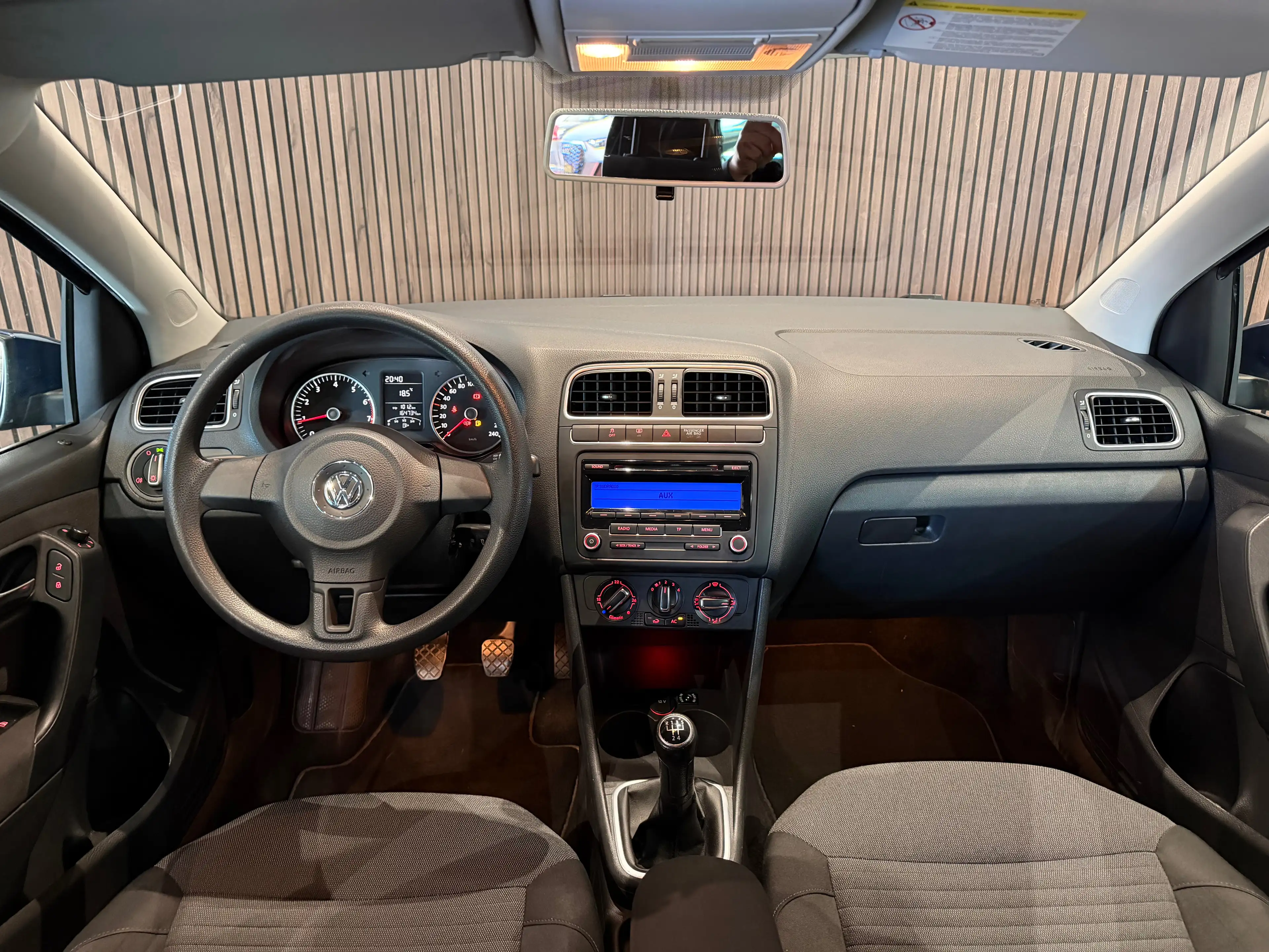 Volkswagen Polo 1.2i - GARANTIE 12MOIS - 1ERPRO — photo 15