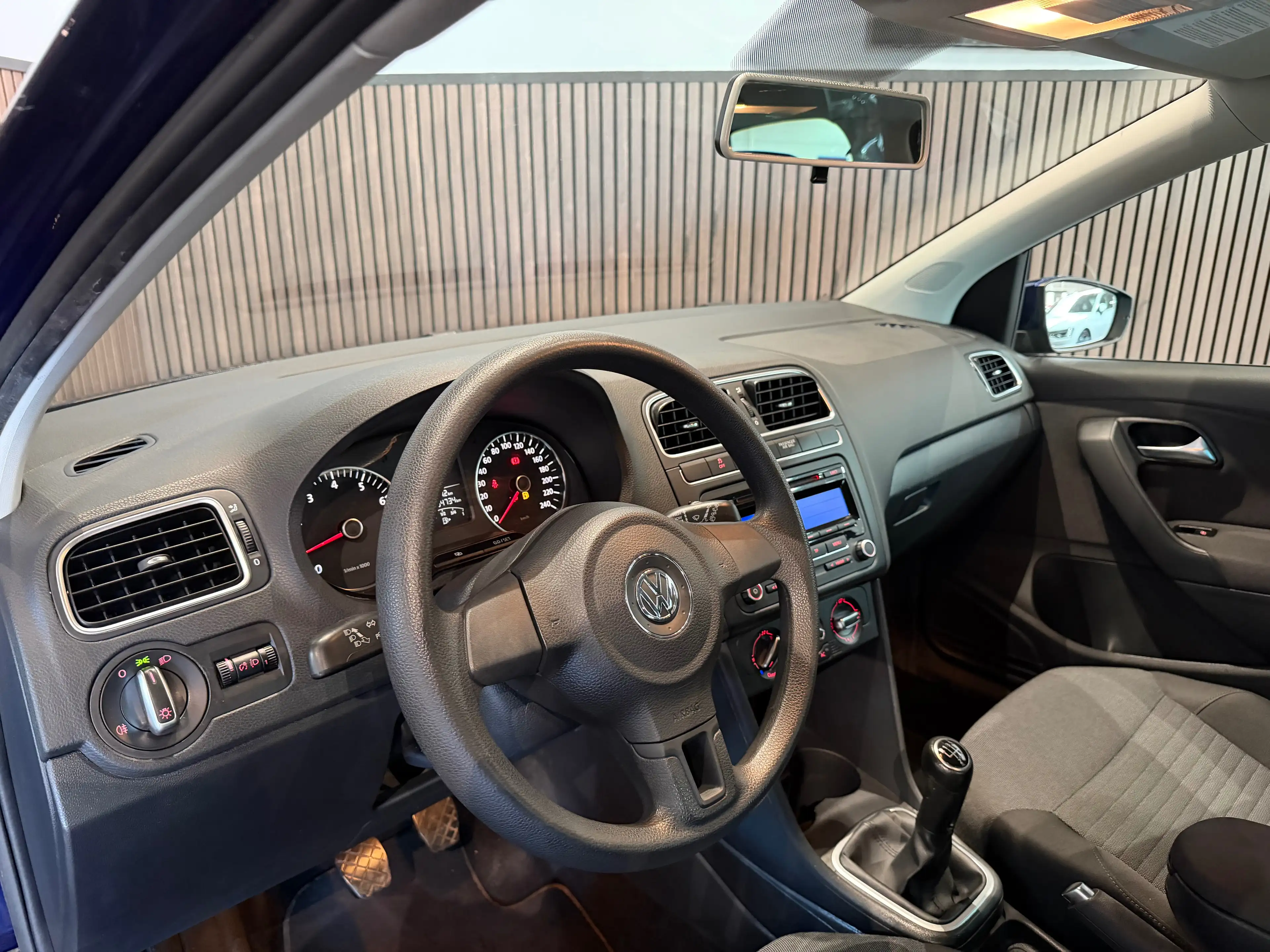 Volkswagen Polo 1.2i - GARANTIE 12MOIS - 1ERPRO — photo 7