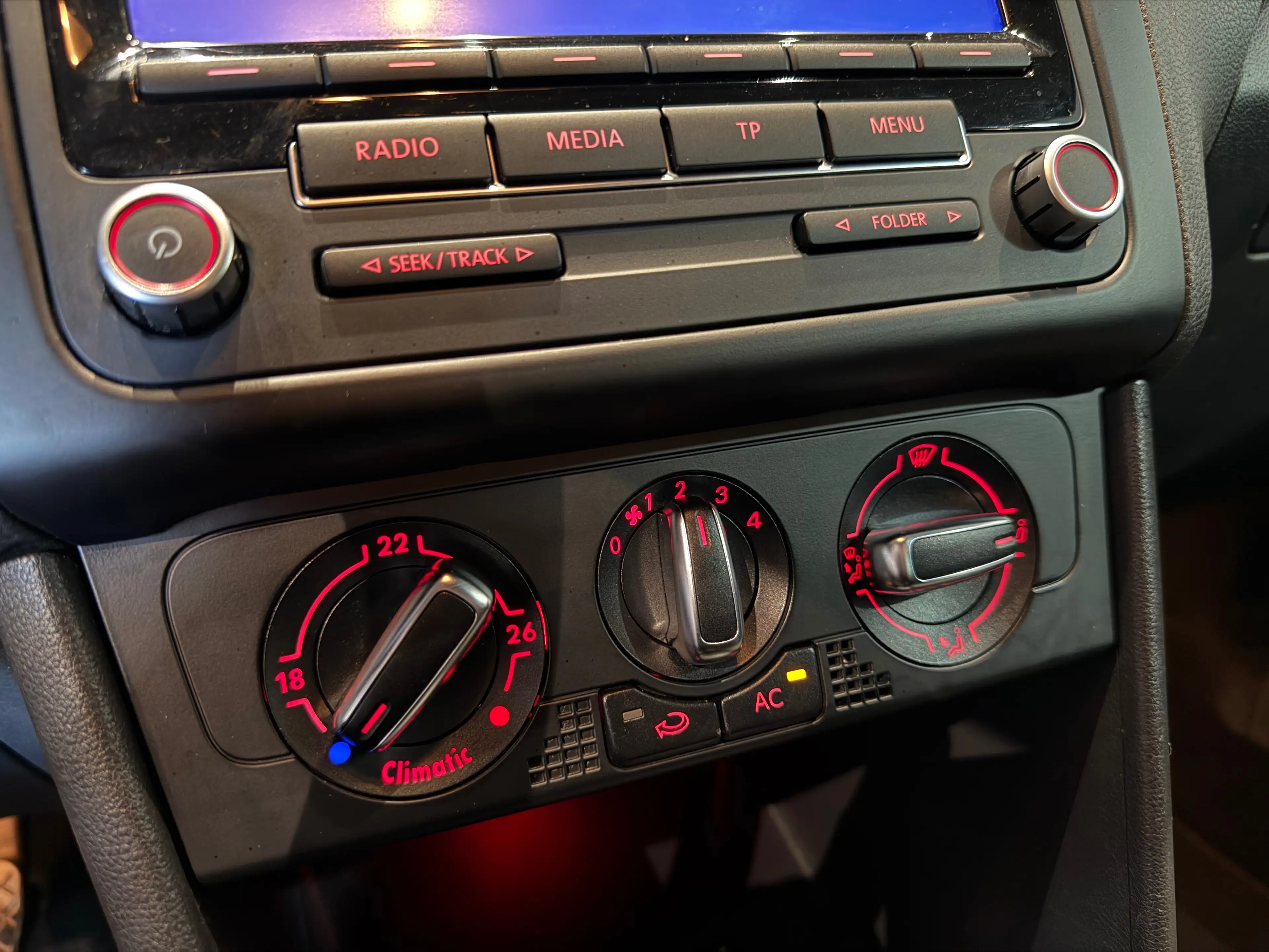 Volkswagen Polo 1.2i - GARANTIE 12MOIS - 1ERPRO — photo 12