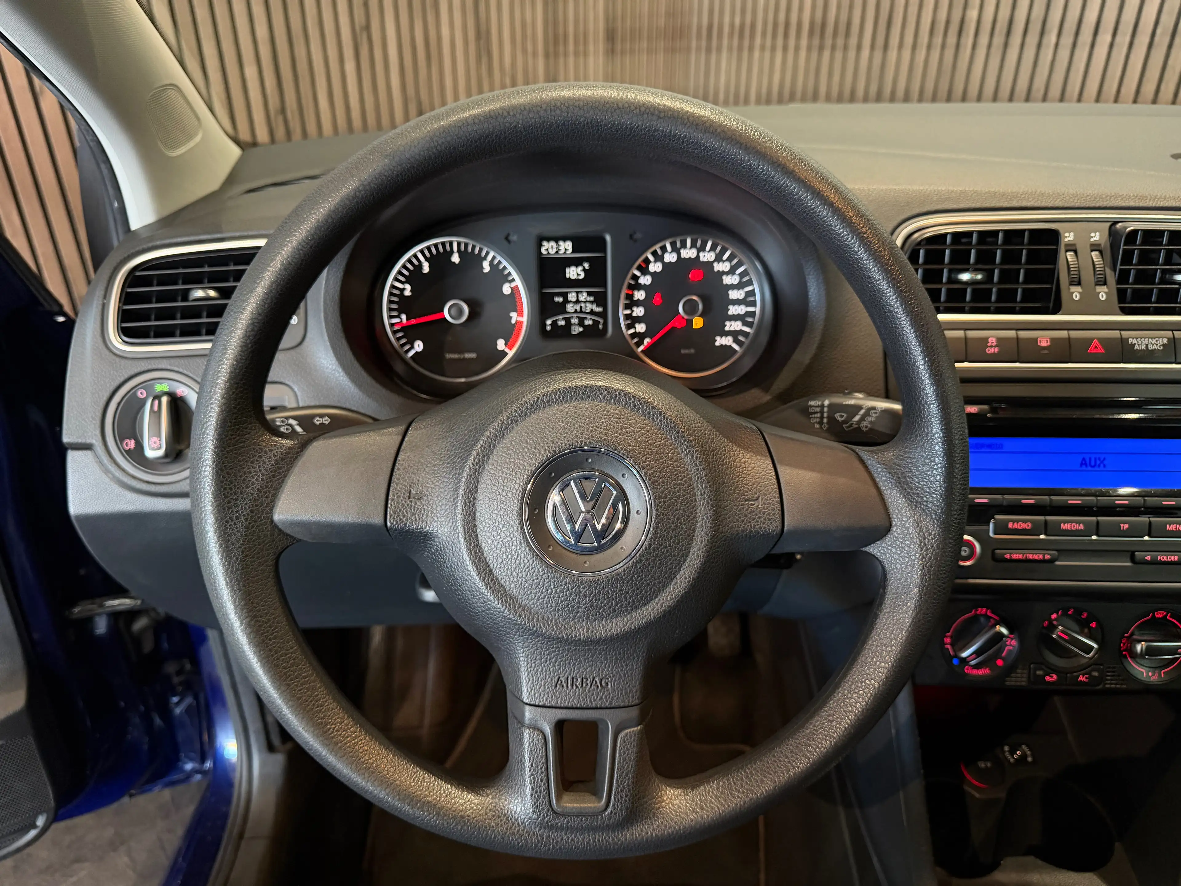 Volkswagen Polo 1.2i - GARANTIE 12MOIS - 1ERPRO — photo 10