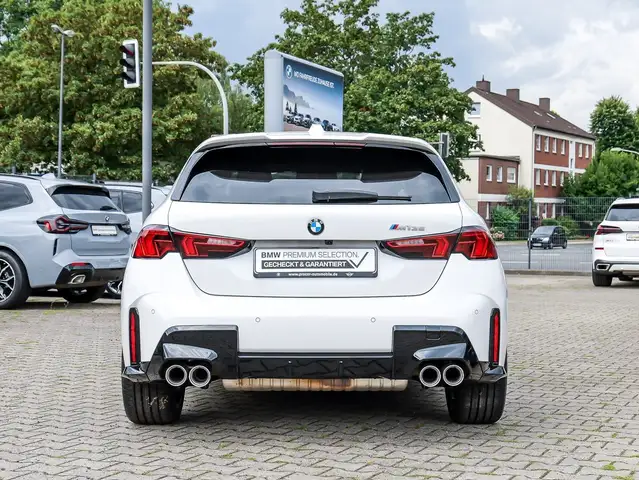 BMW 1 Series view 11