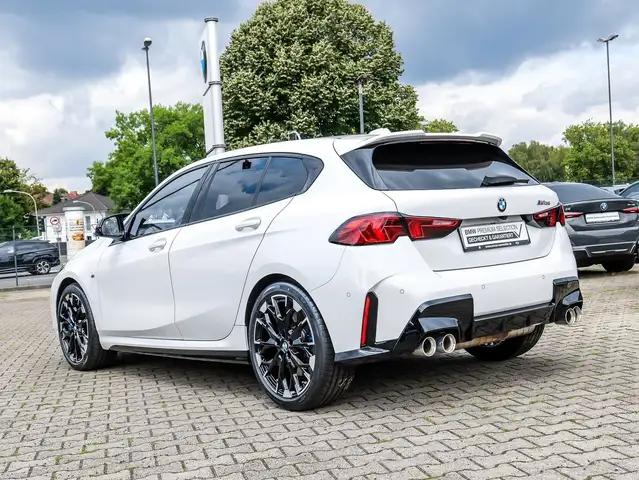 BMW 1 Series view 7