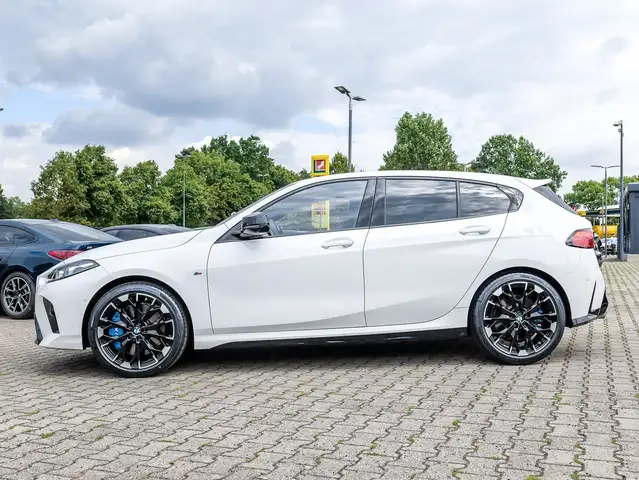 BMW 1 Series view 9