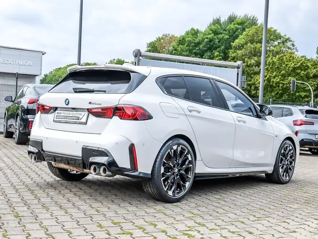 BMW 1 Series view 2