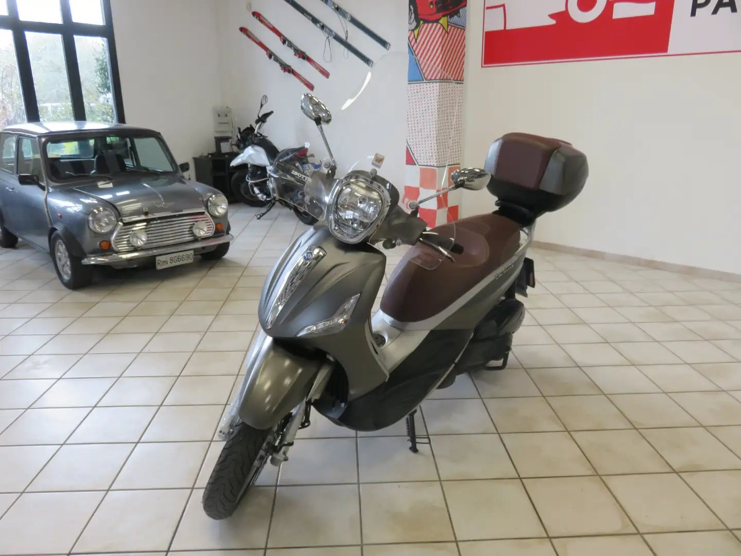 Piaggio Beverly 300 IE- ABS-ASR Grau - 2