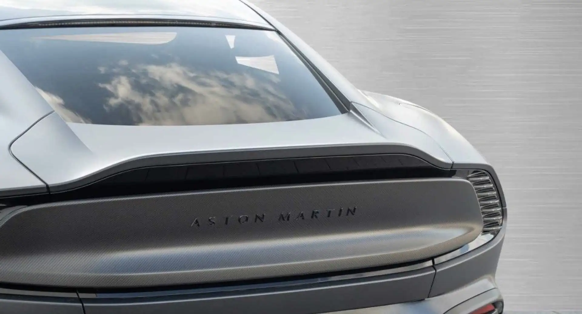 애스턴마틴 뱅퀴시 Coupe 2025 실버 사진 5