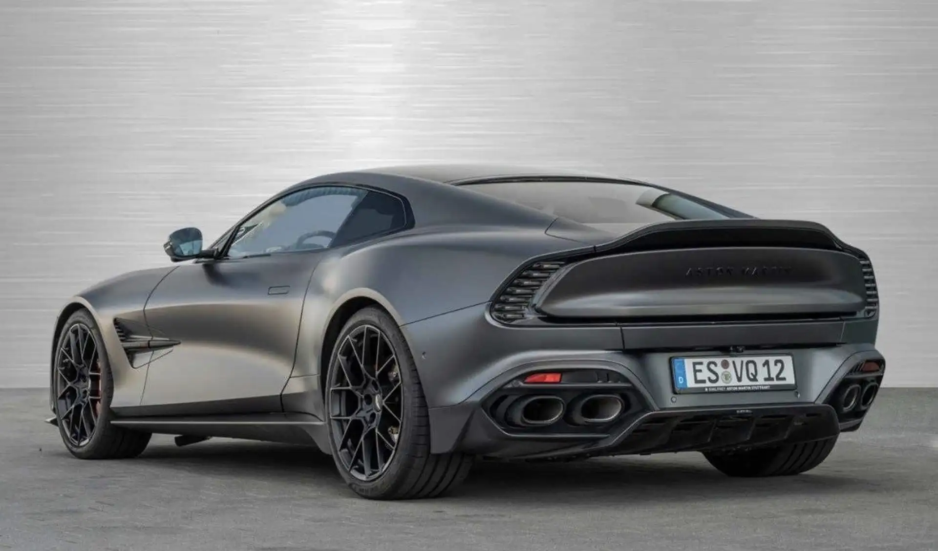애스턴마틴 뱅퀴시 Coupe 2025 실버 사진 4
