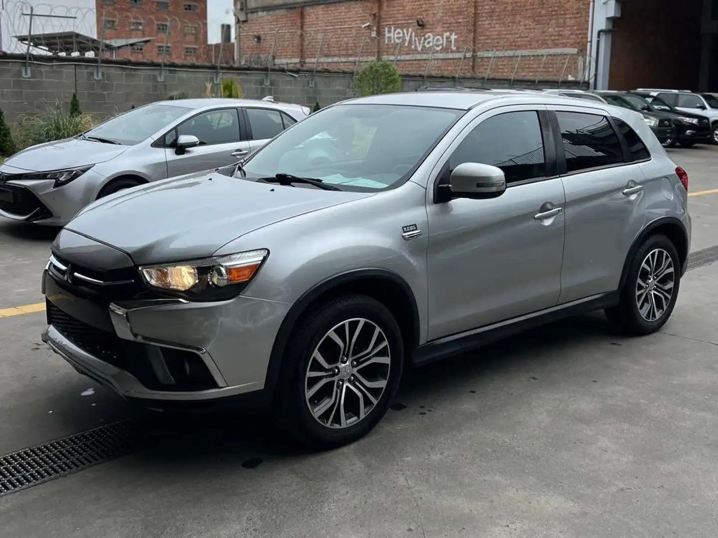 Mitsubishi Outlander 4WD-ONLY FOR EXPORT OUT OF EUROPE Grau - 1