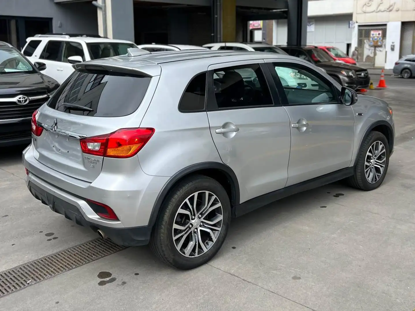 Mitsubishi Outlander 4WD-ONLY FOR EXPORT OUT OF EUROPE Grau - 2
