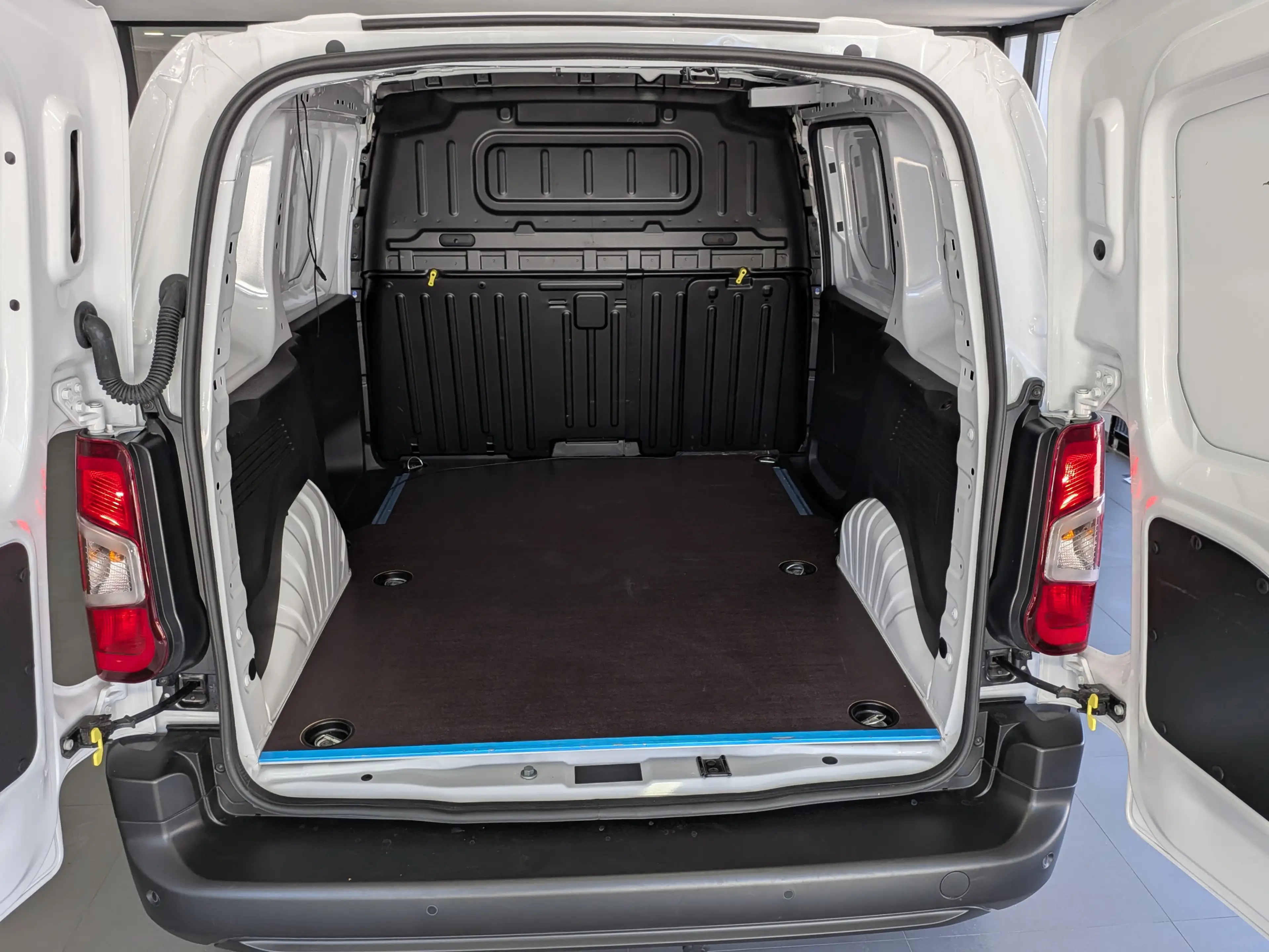 Peugeot Partner L1H1 M+NAVI+360°KAMERA+TOT WINKEL+AUTOMATIK — photo 8