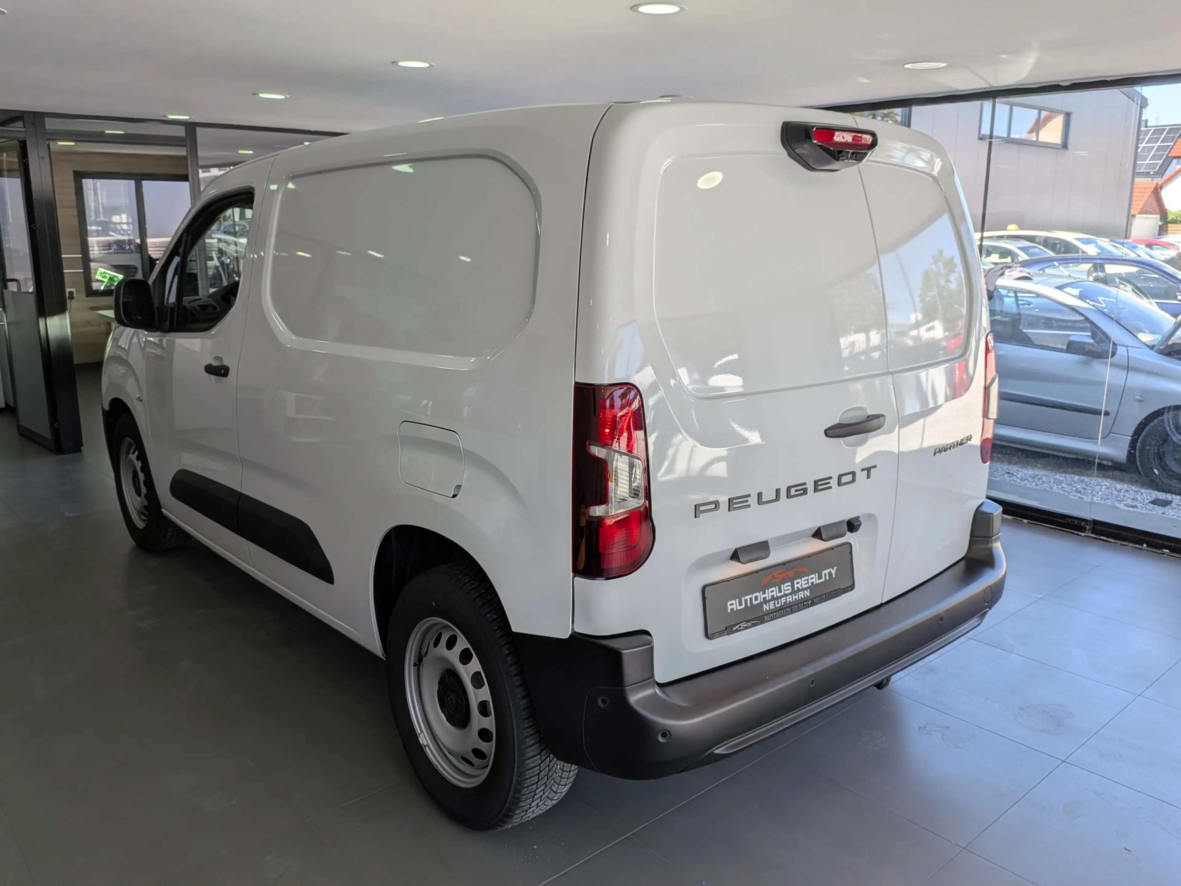 Peugeot Partner L1H1 M+NAVI+360°KAMERA+TOT WINKEL+AUTOMATIK — photo 4