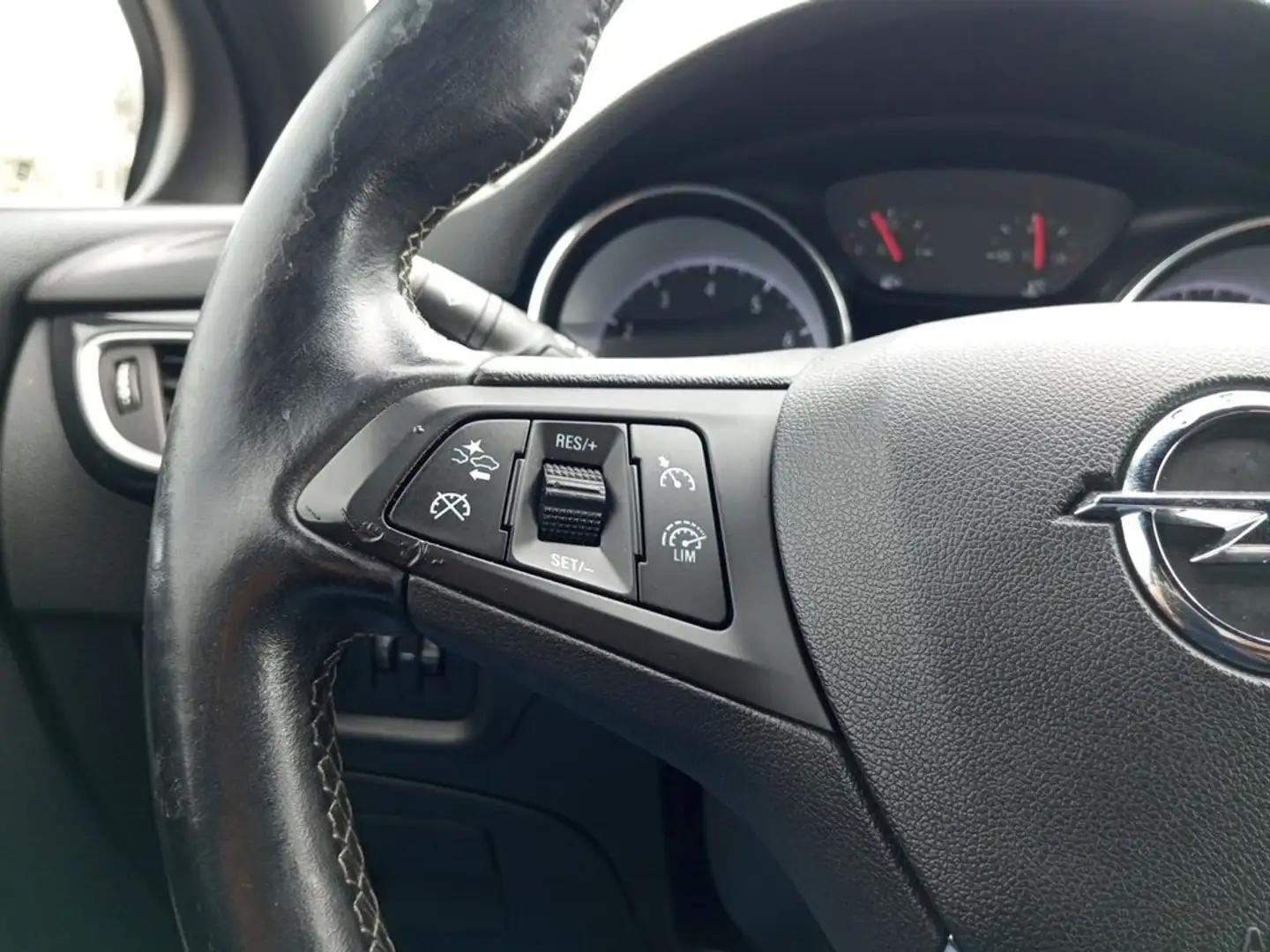 Opel Astra ST 1.4T Dynamic 125 Noir - 2