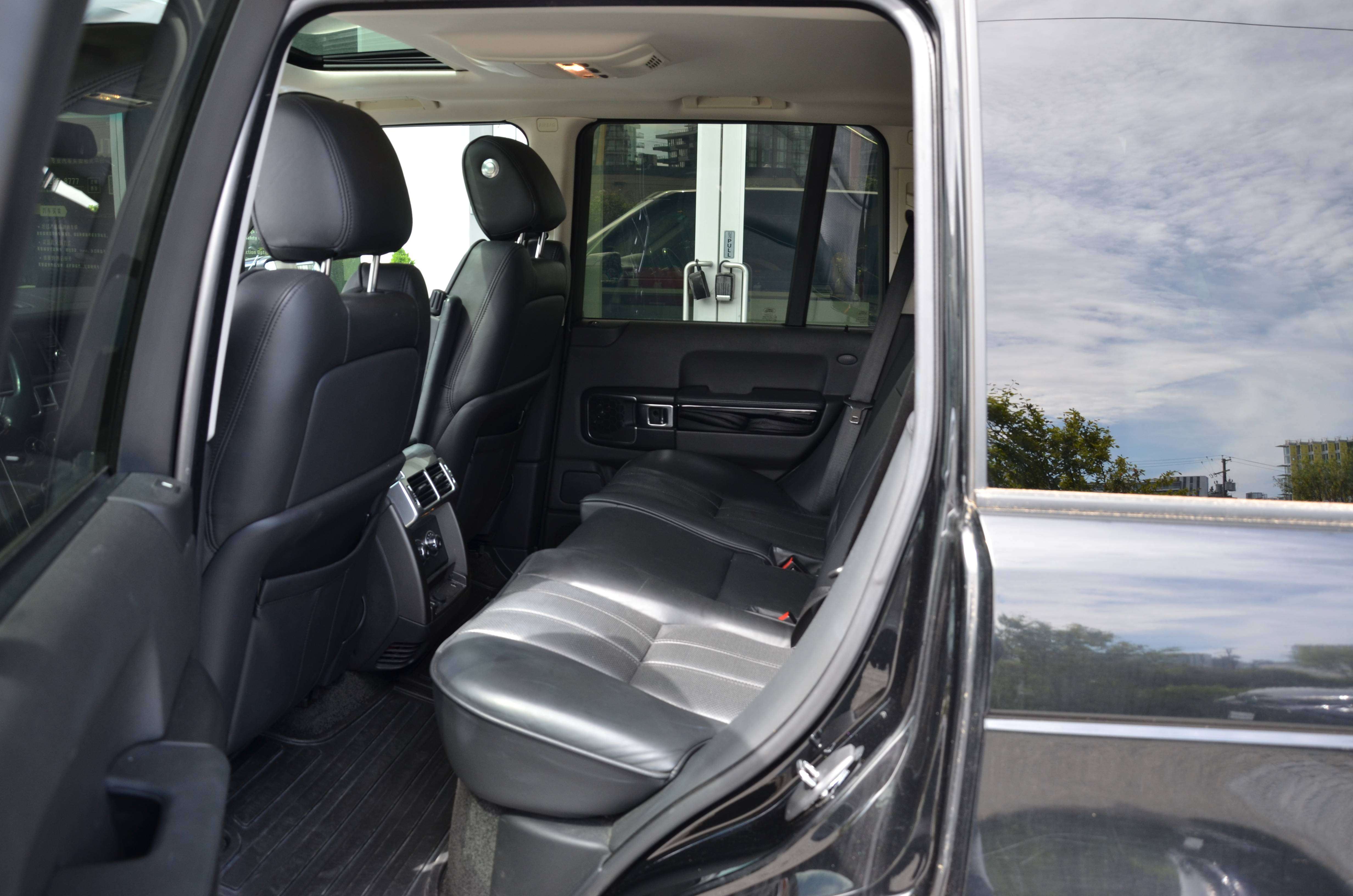 2011 Land Rover Range Rover HSE thumb 18