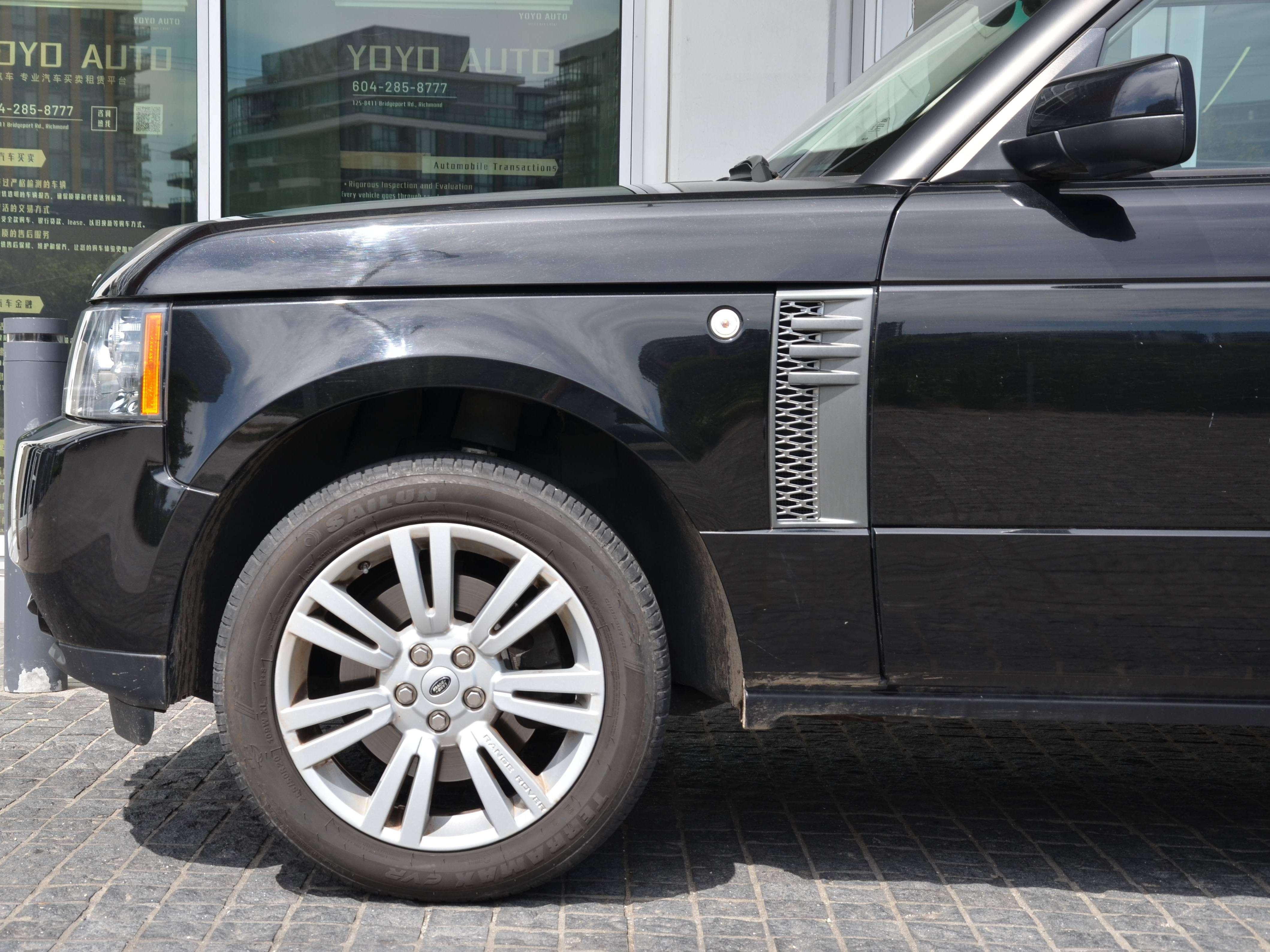 2011 Land Rover Range Rover HSE alt 4