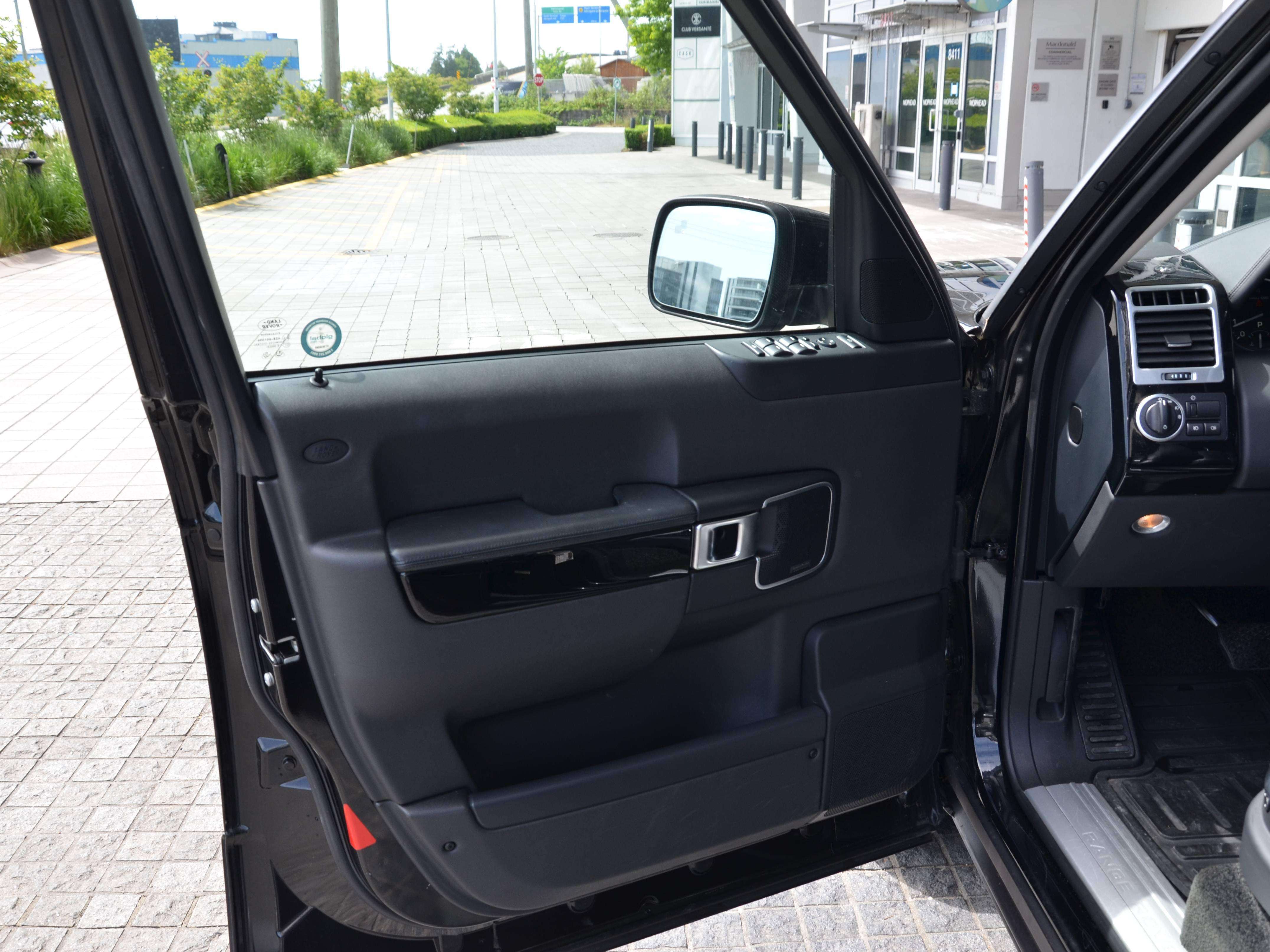 2011 Land Rover Range Rover HSE thumb 16