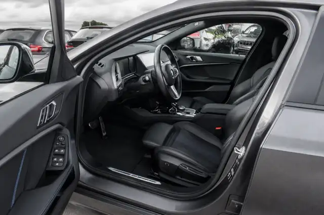 BMW 1 Series view 13