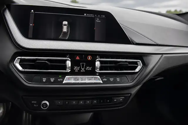 BMW 1 Series view 6