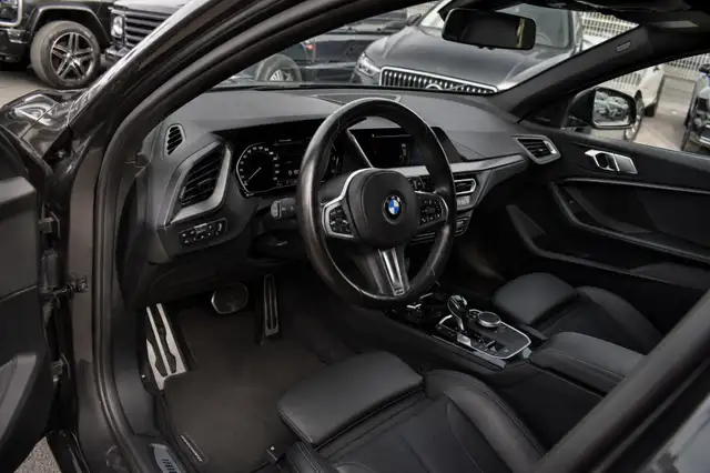 BMW 1 Series view 12