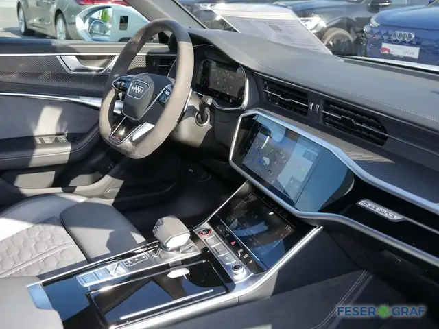 Audi RS6 view 4