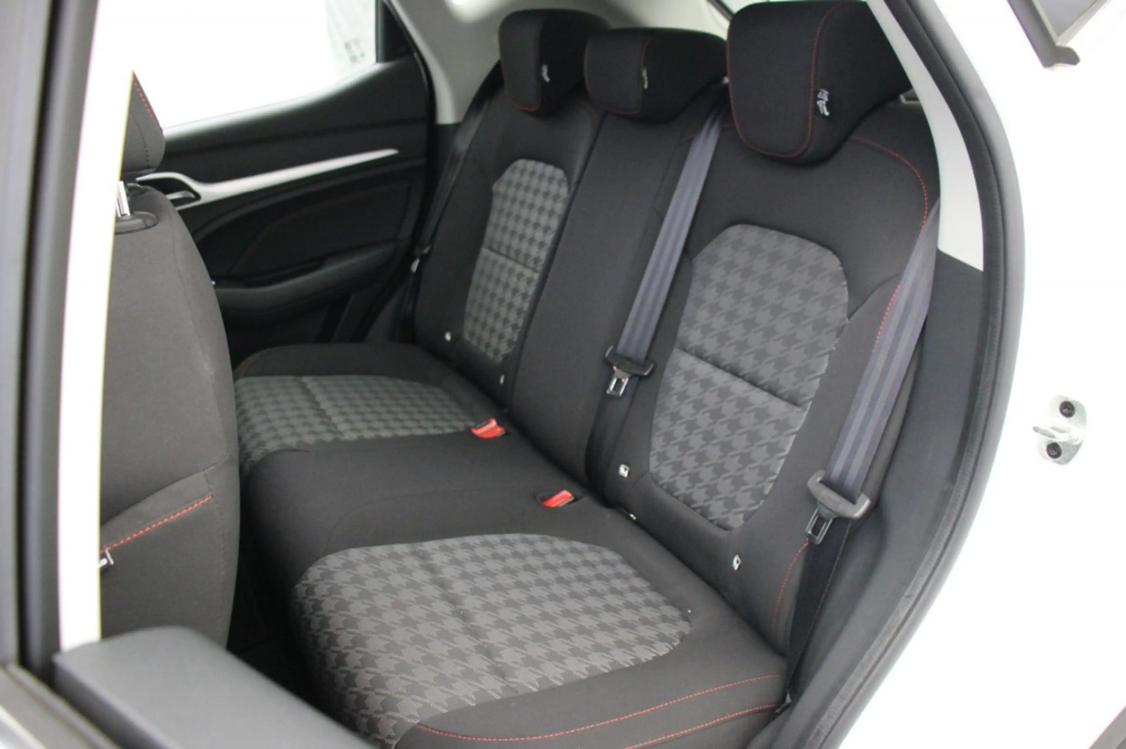 MG ZS Long Range Comfort 70 kWh - Carplay, Camera, Adapt — photo 12