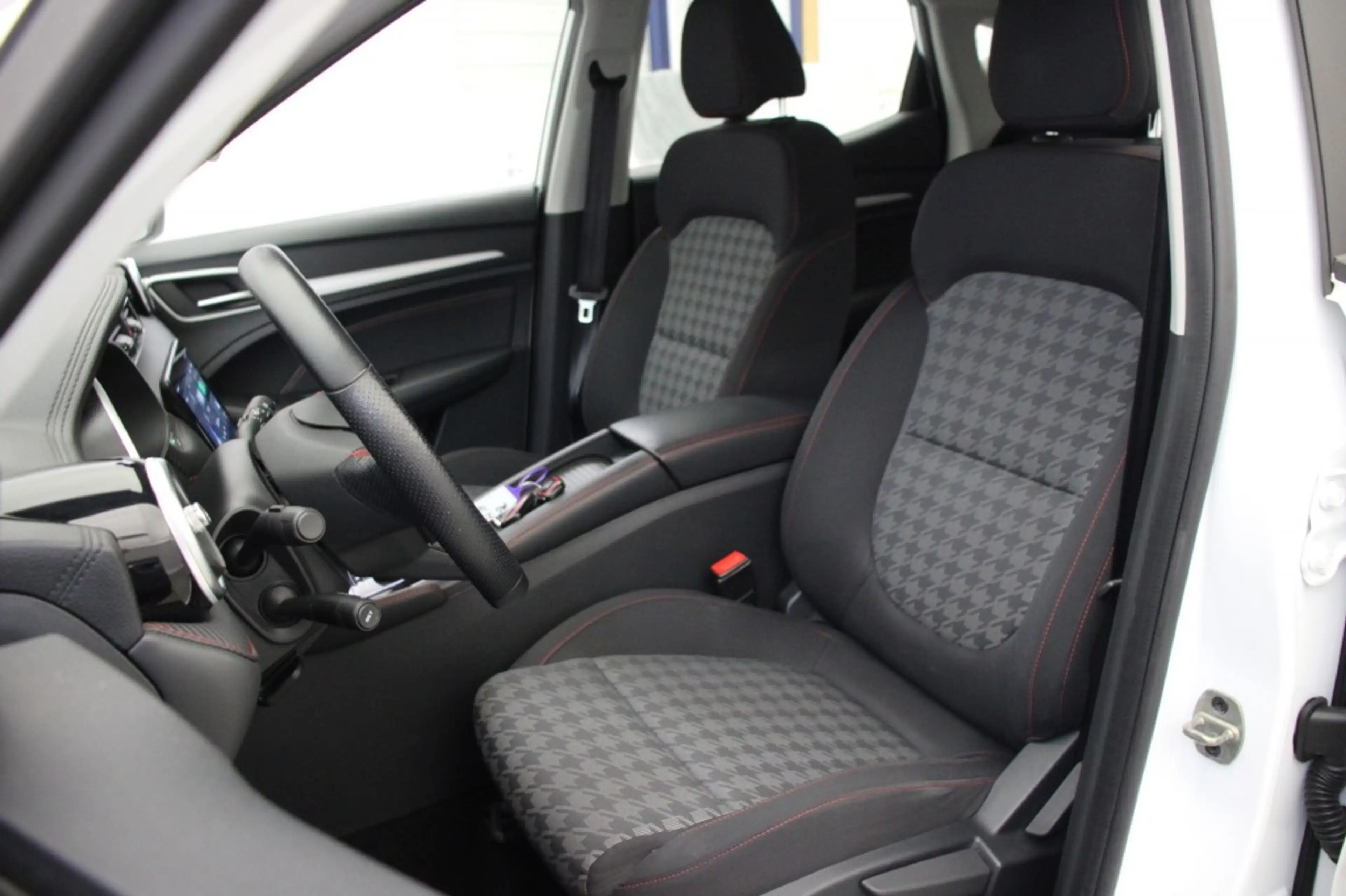 MG ZS Long Range Comfort 70 kWh - Carplay, Camera, Adapt — photo 11